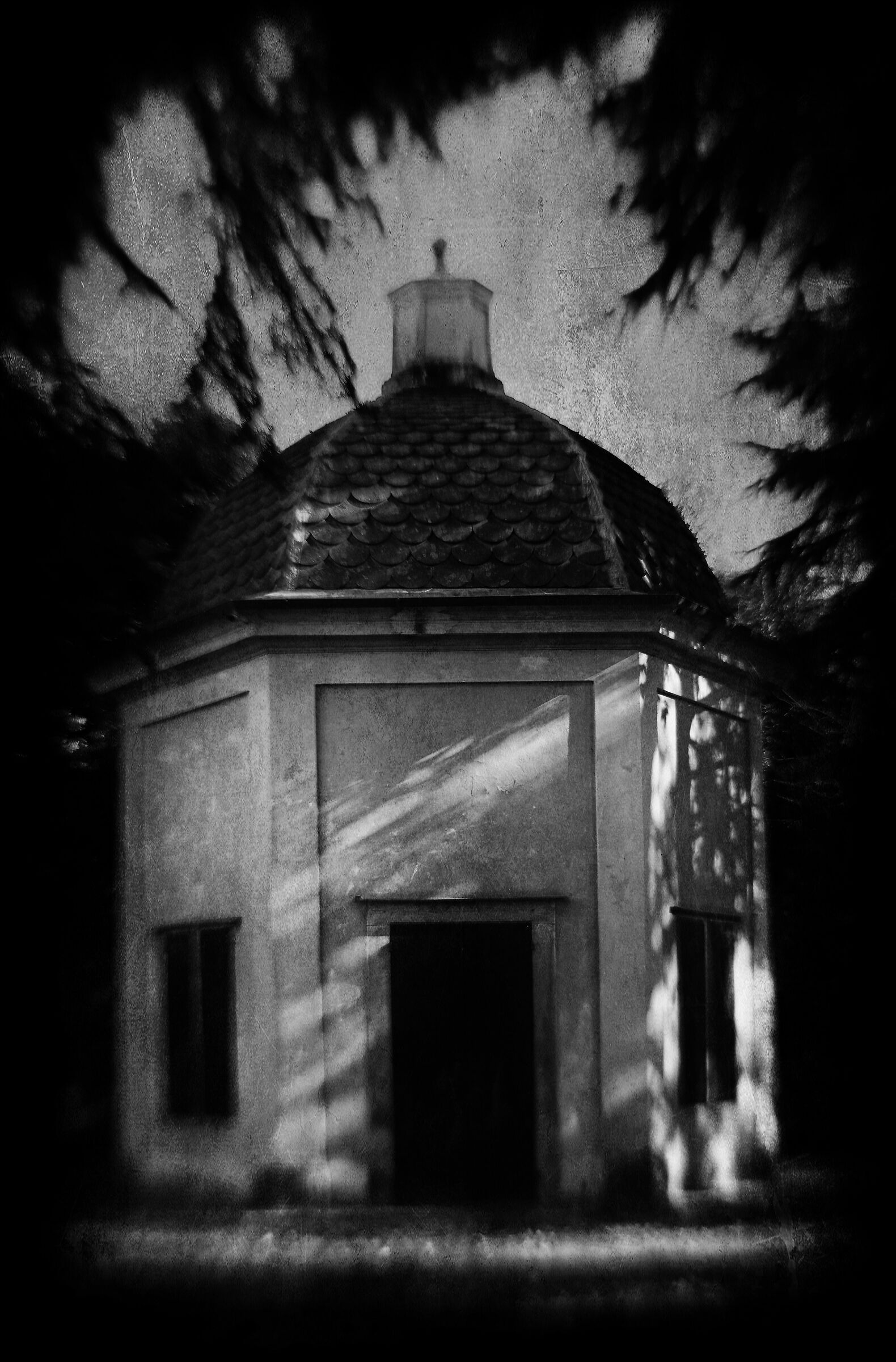 Chiesetta inquietante