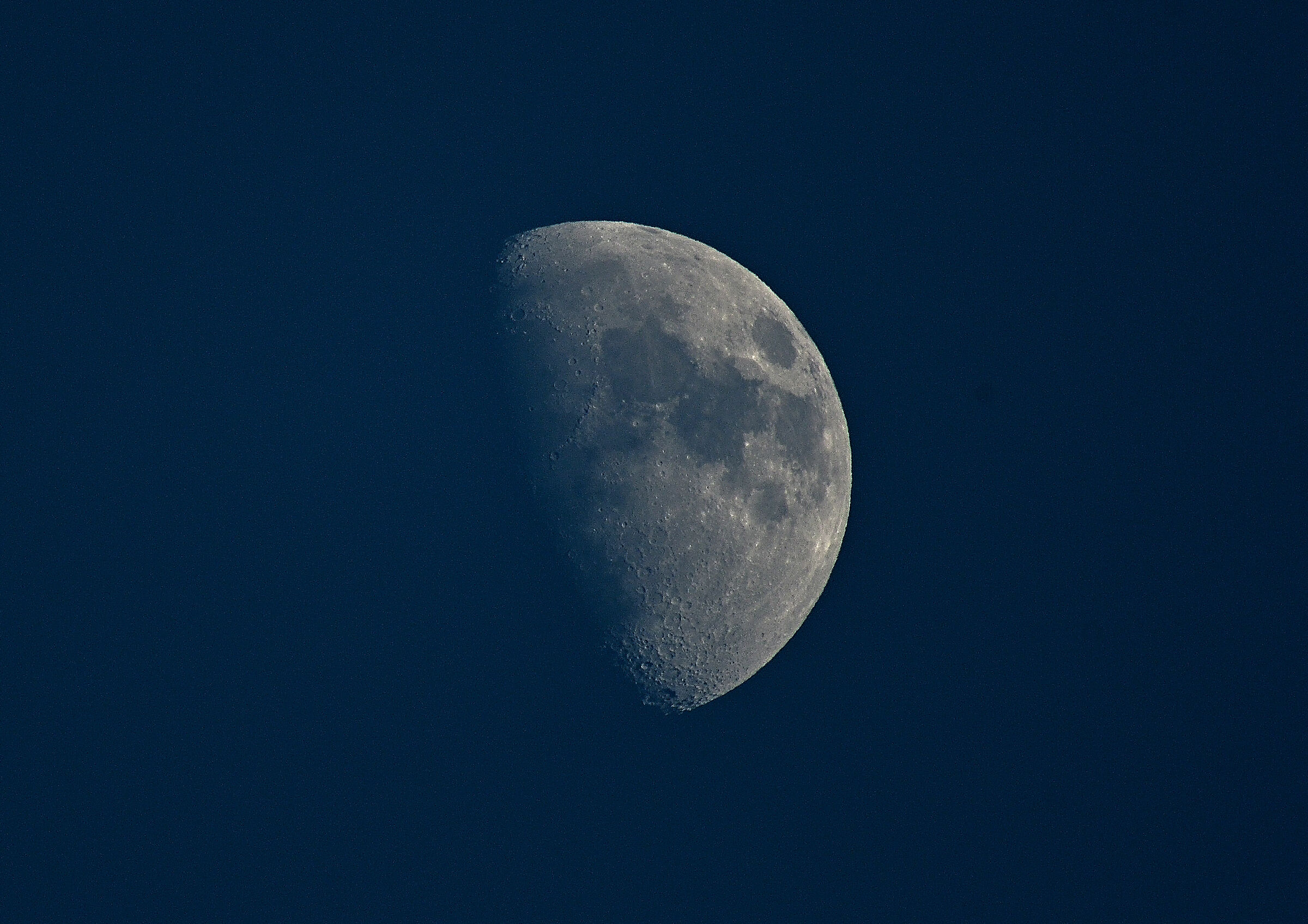 La Luna oggi alle h.16,02