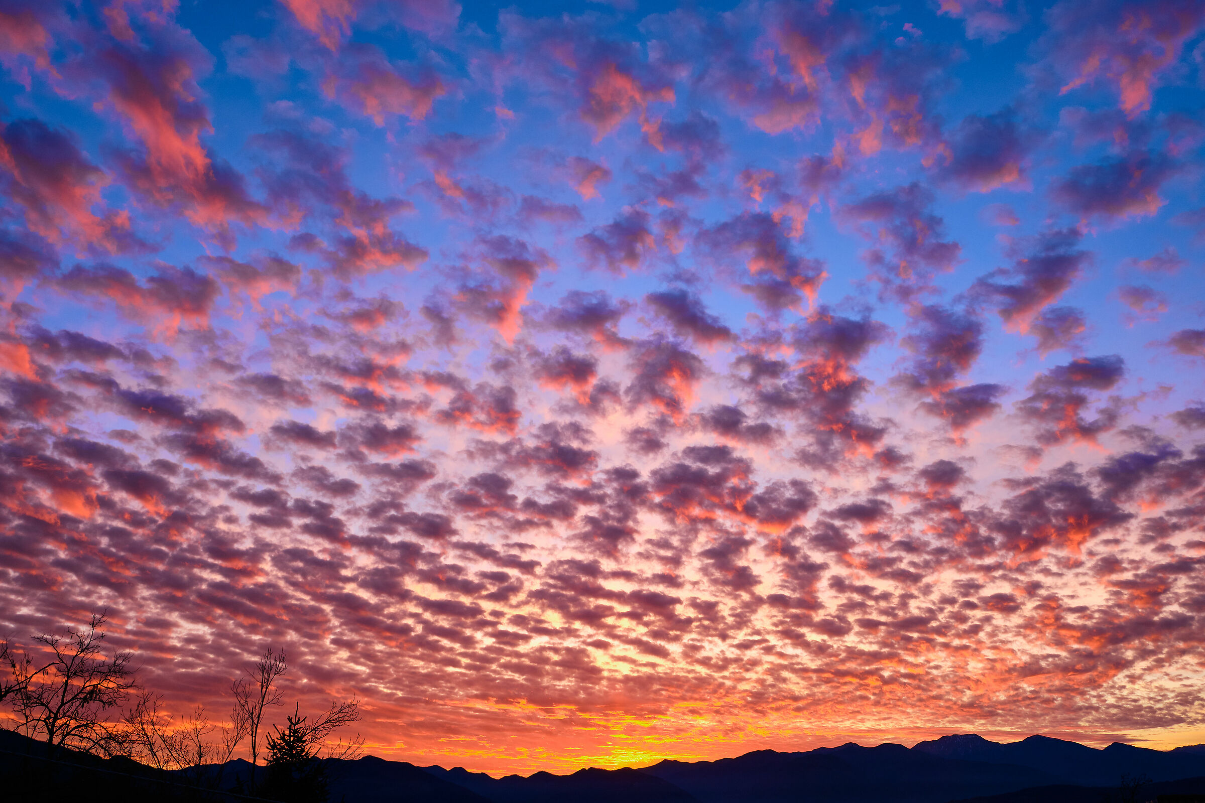 Pioggia di nuvole al tramonto