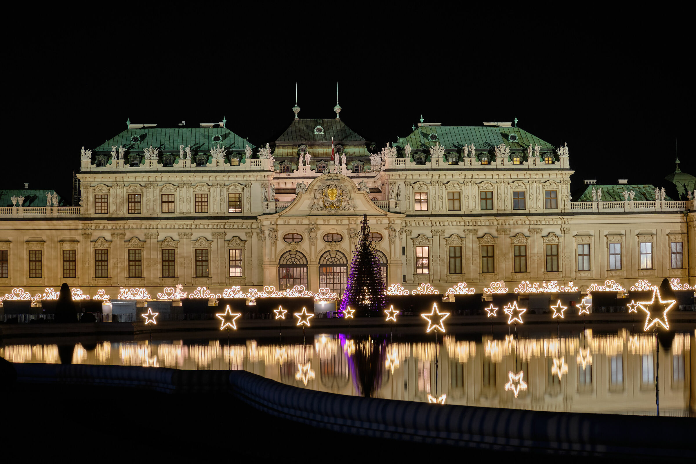 Schloss Belvedere (night view)