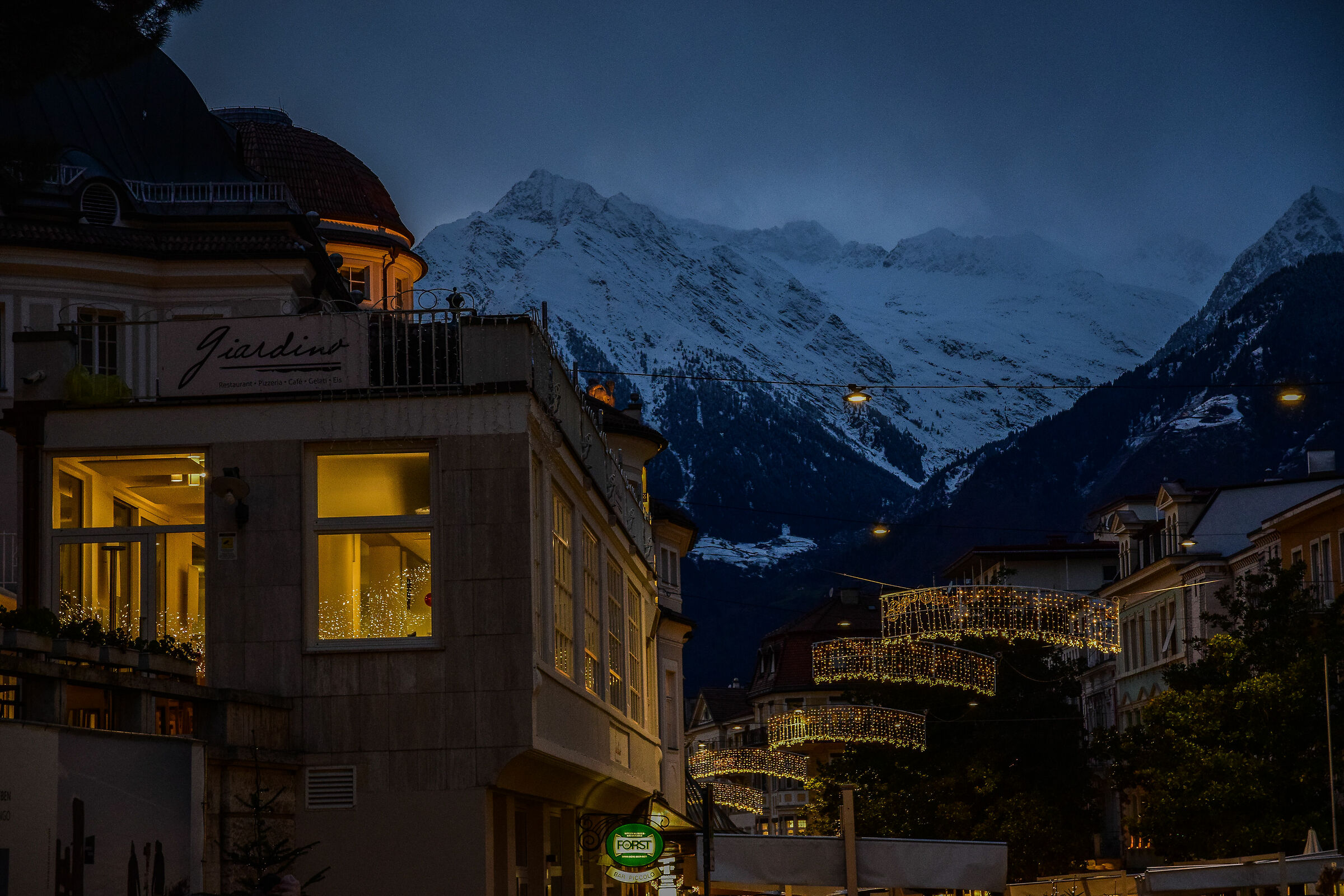 uno sguardo alla montagna innevata