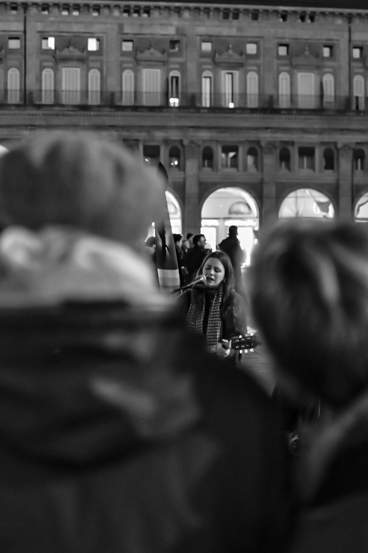 Busker in piazza Grande a Bologna