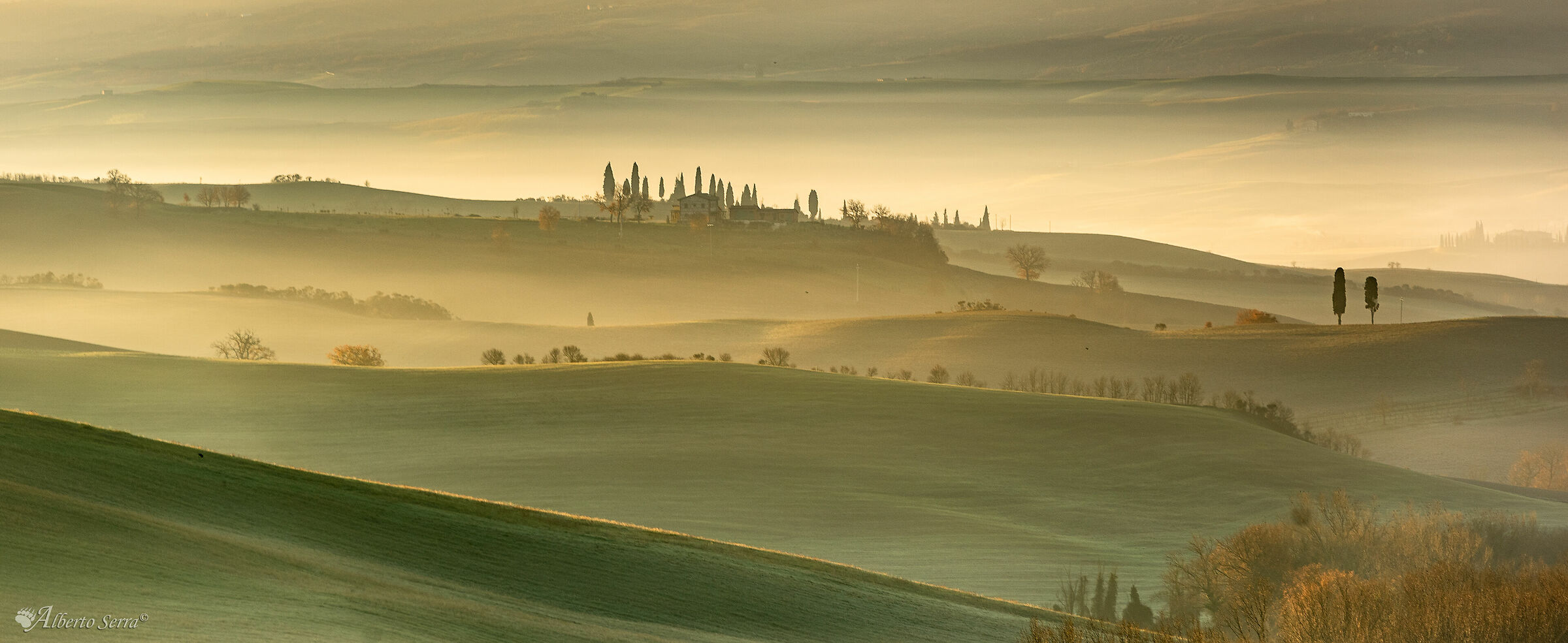 il sole prende le prime colline