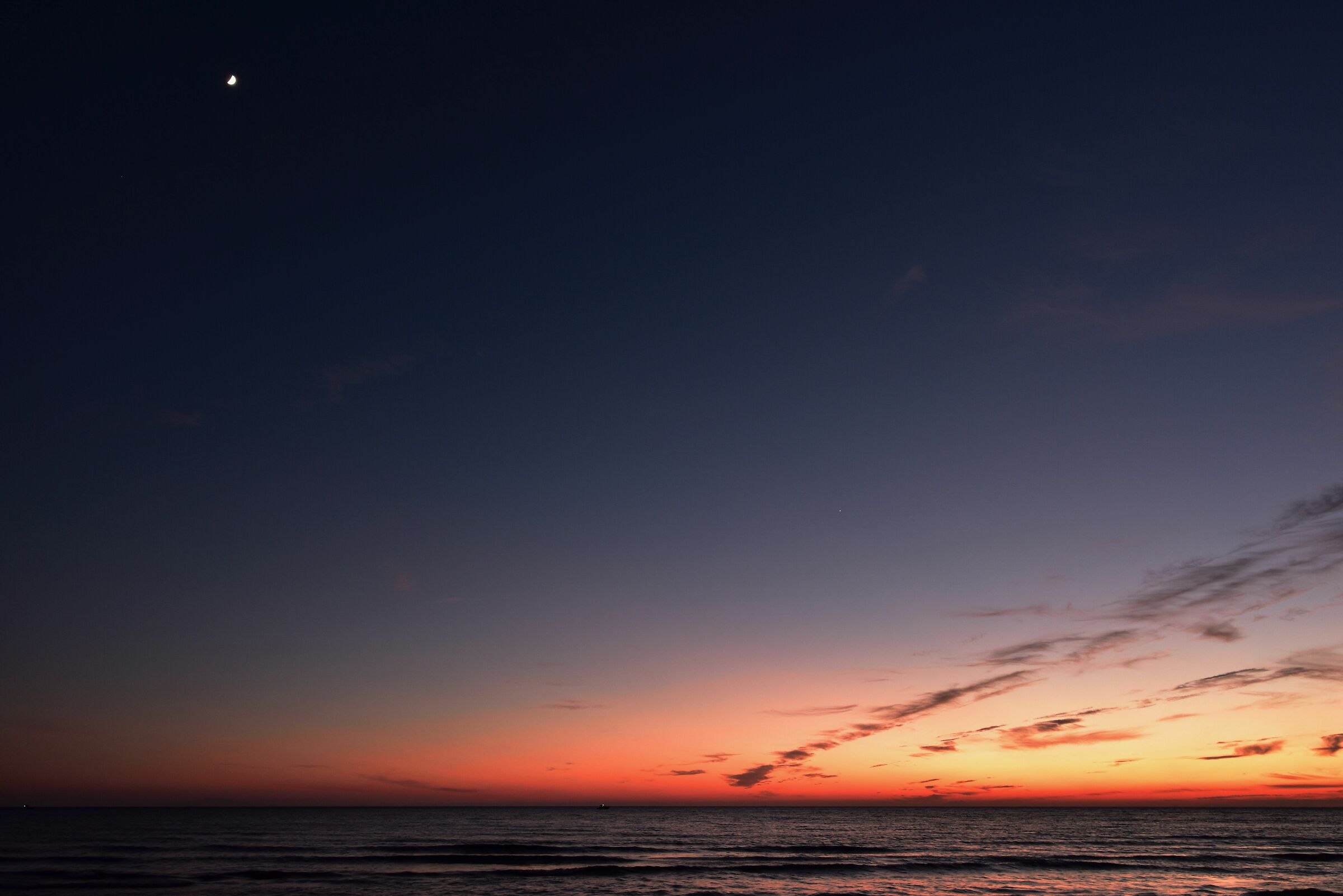 Piccola luna sul mare