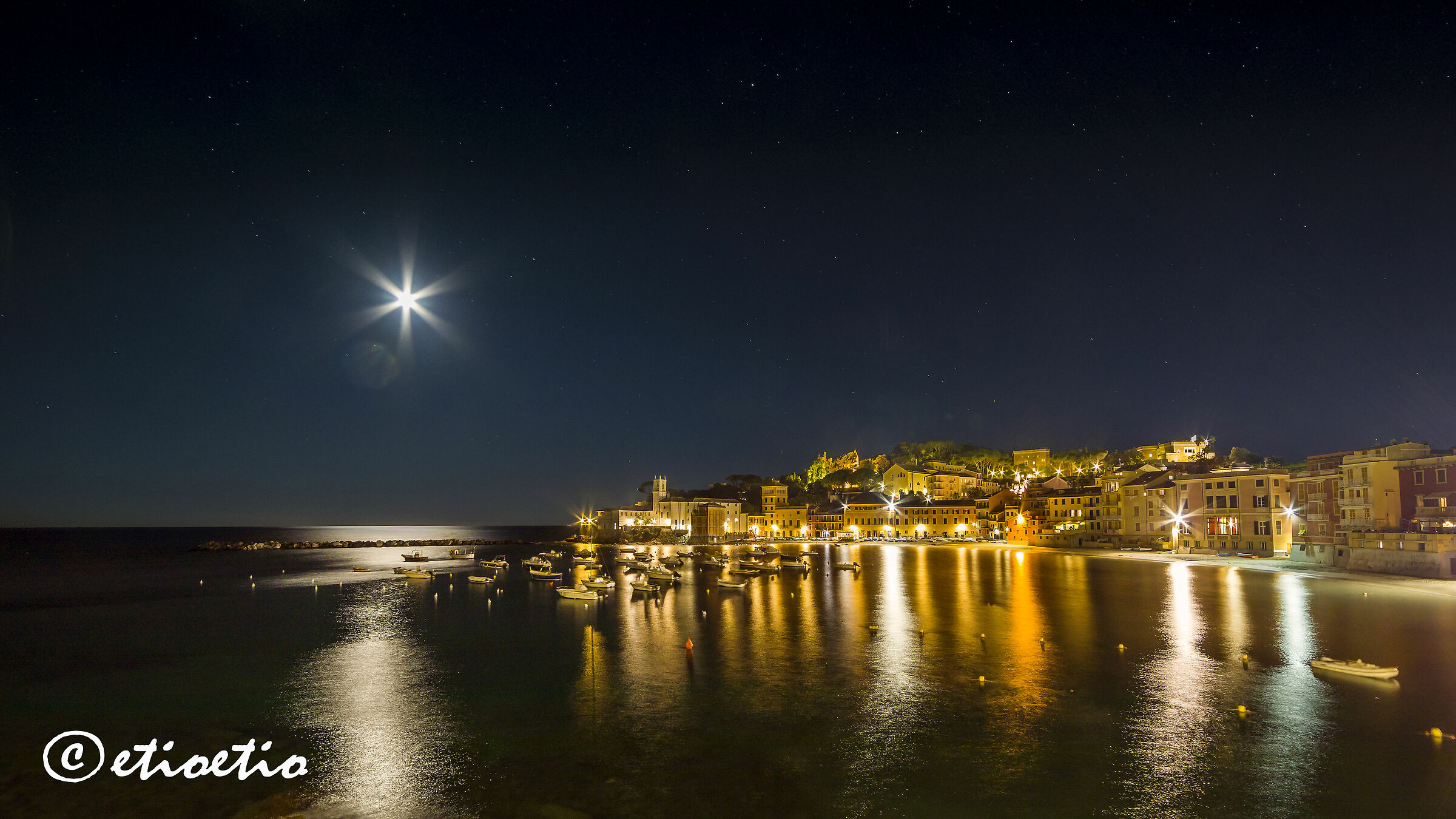 Sestri Levante: sul mare luccica l'astro d'argento