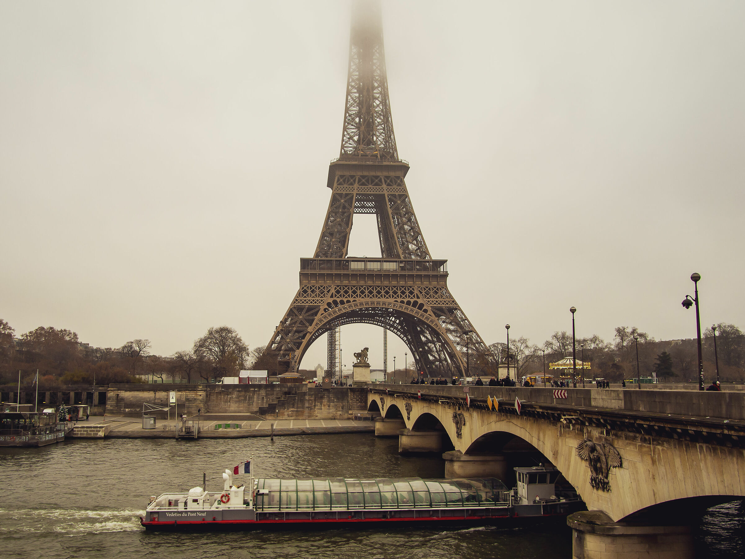 Seine boat in navigation