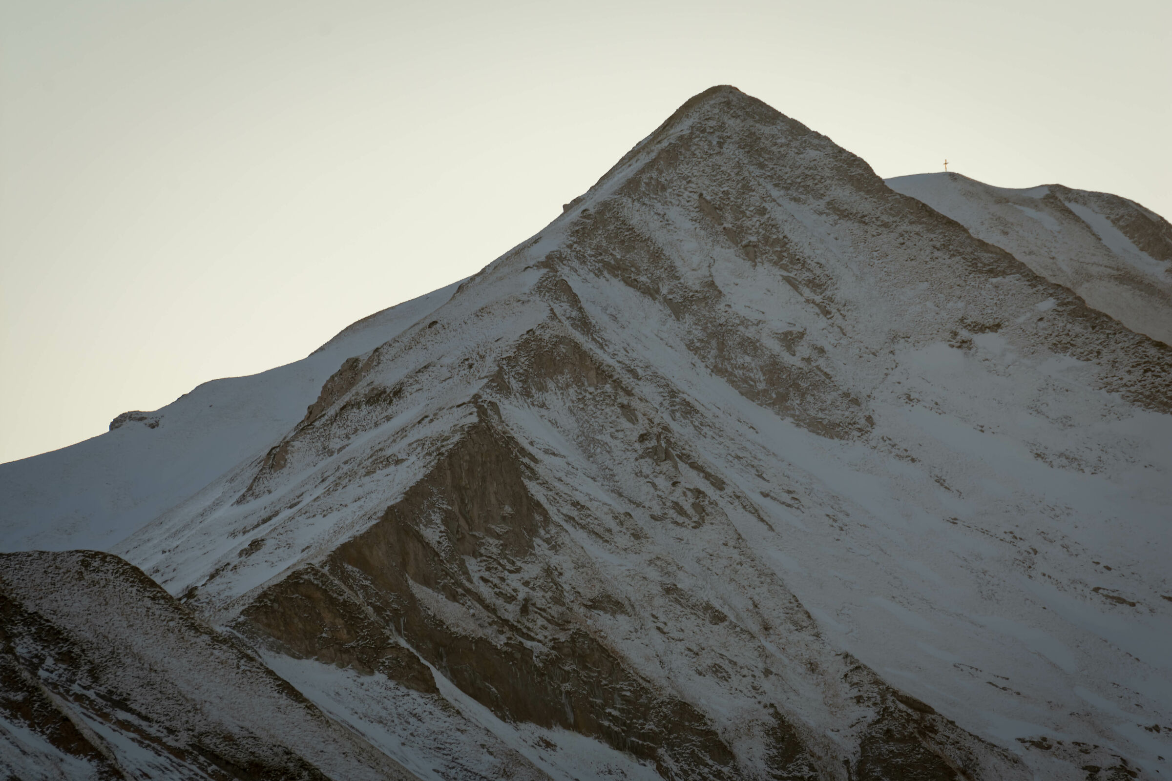 the tip of the hissing