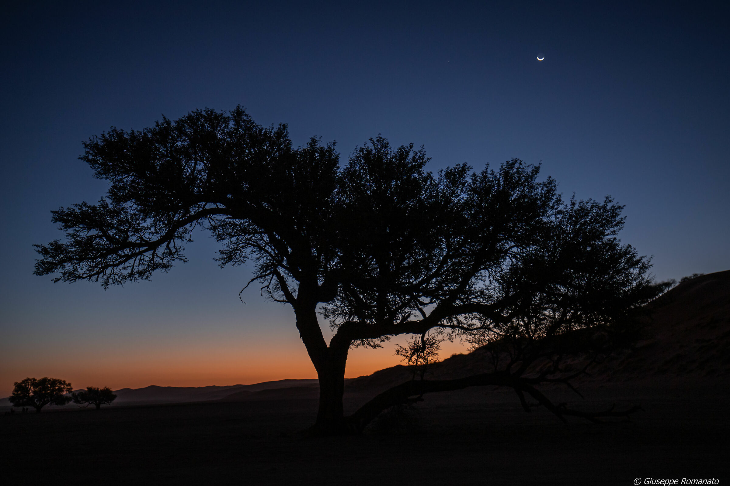 Il tramonto e il cielo africano.