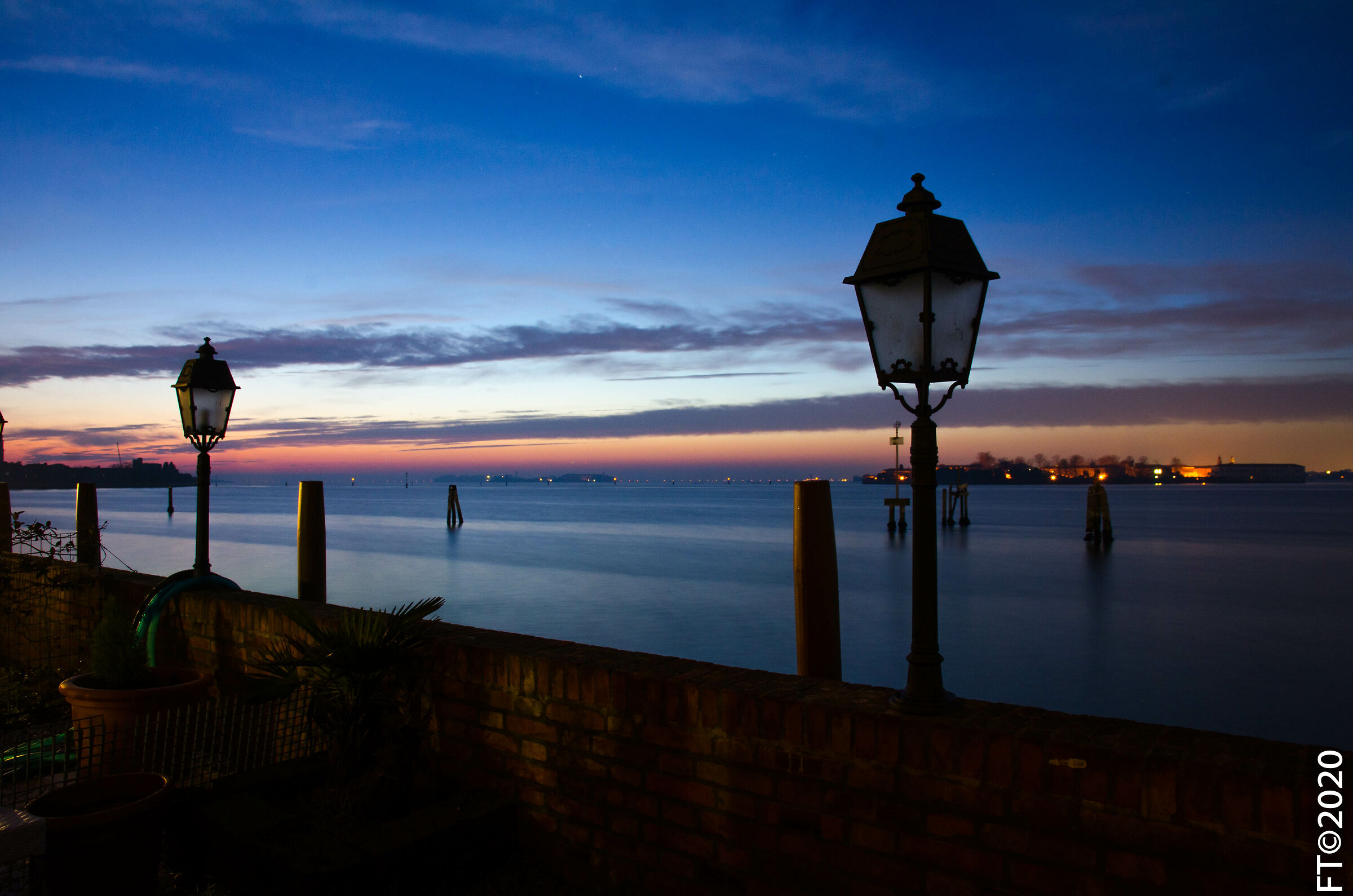 Laguna di Venezia di notte