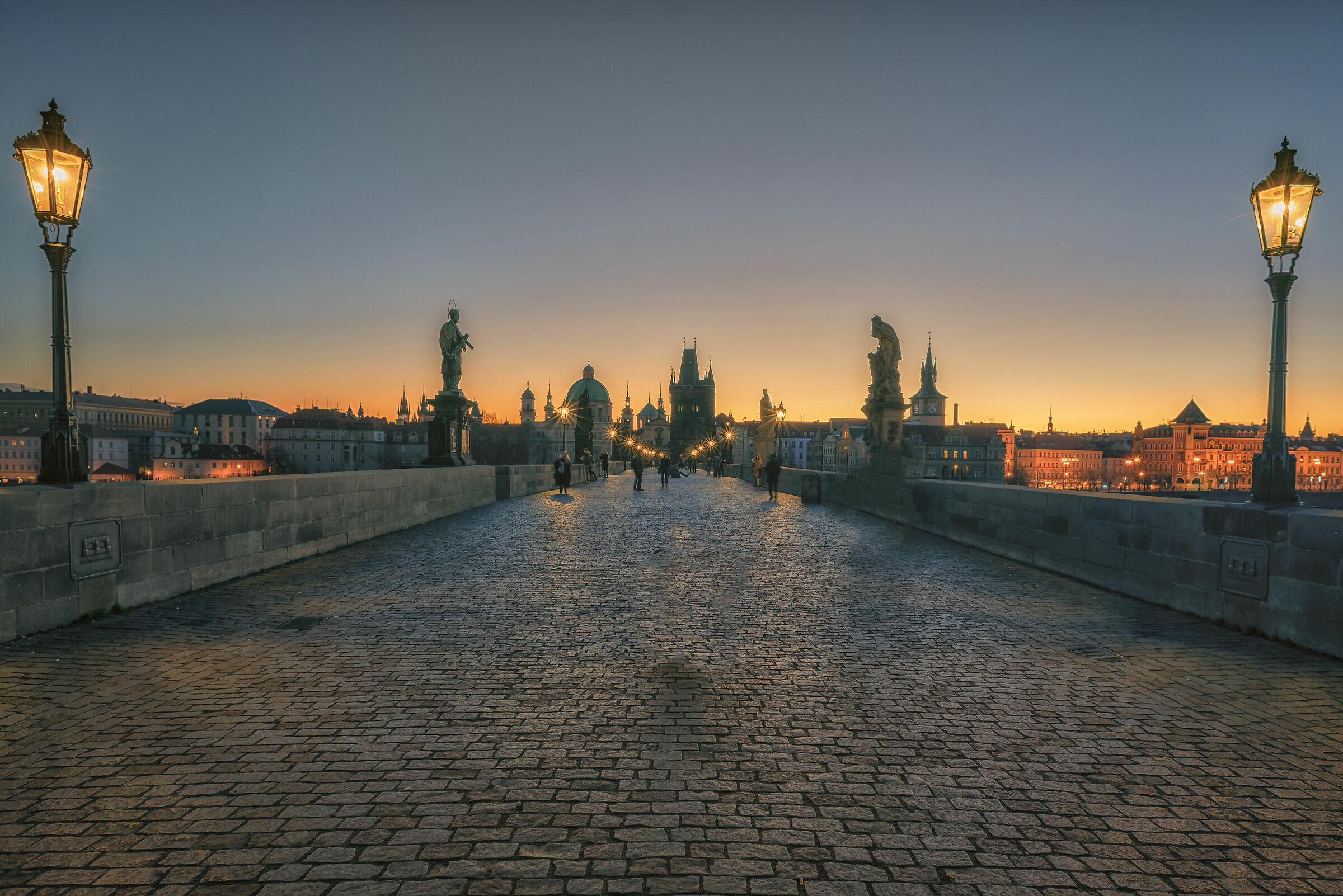 Karlo bridge sunrise