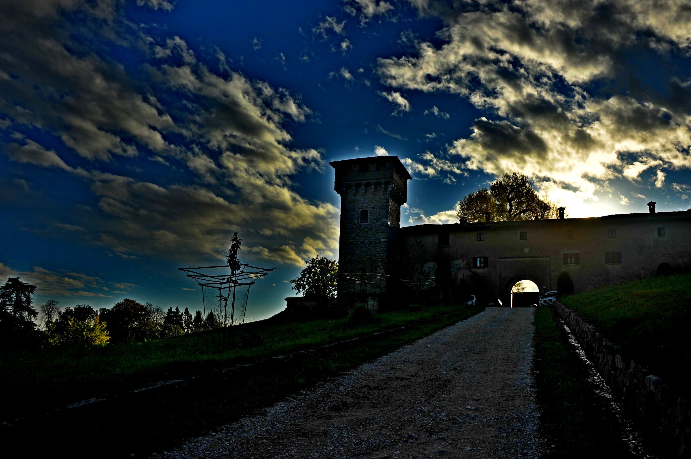 Induno Olona - il castello Medici all'imbrunire.