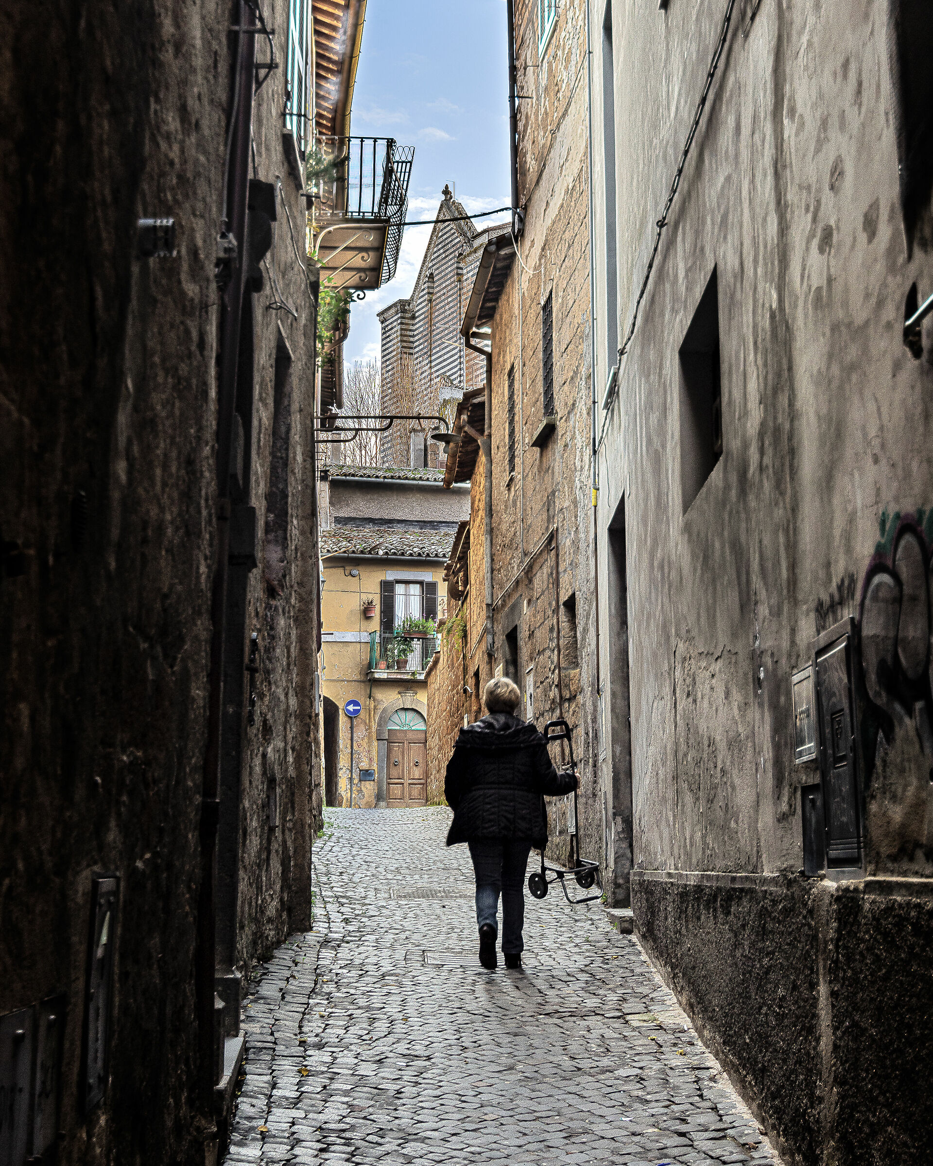 vicolo dietro il dietro del duomo orvieto