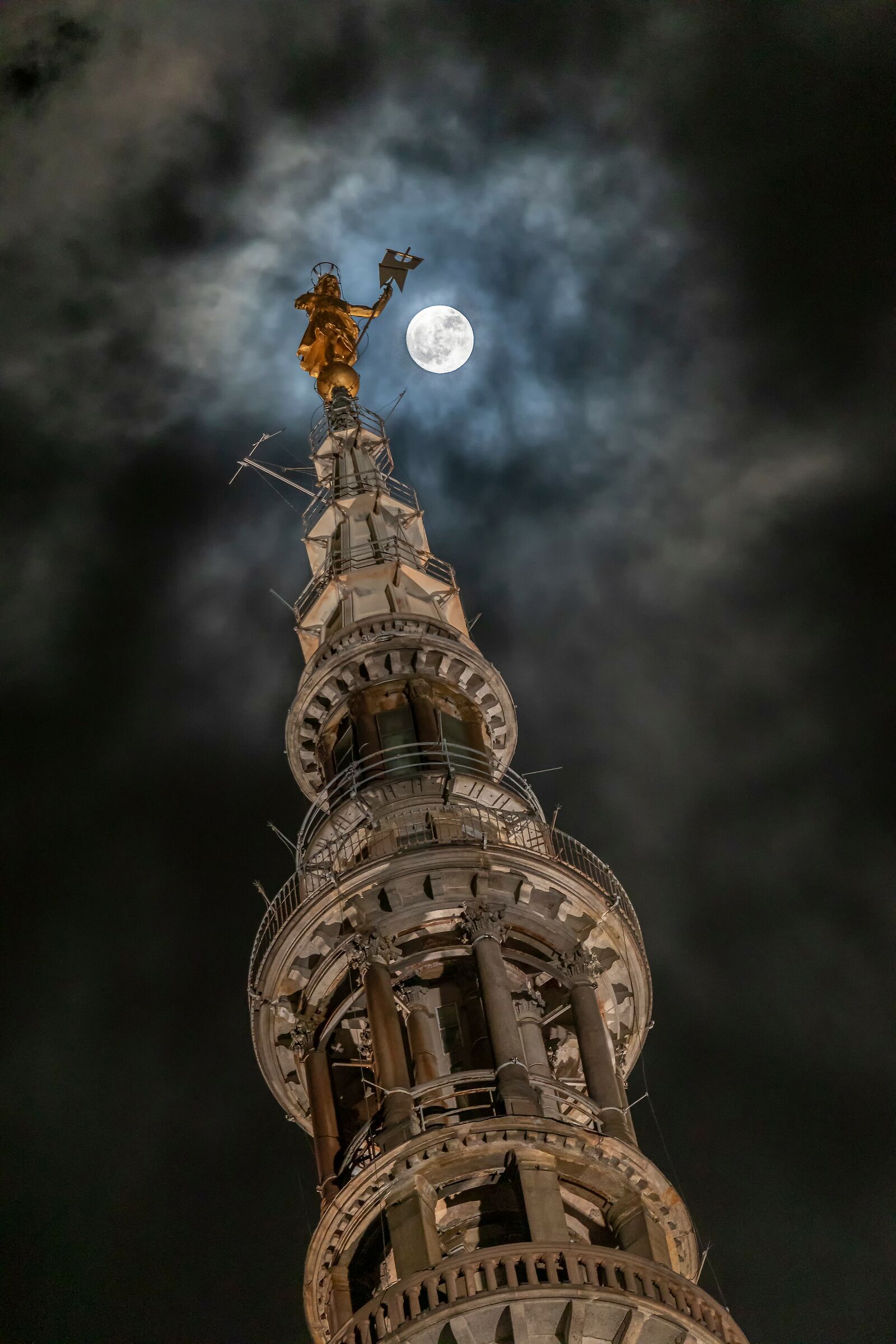 Notte di luna piena a Novara