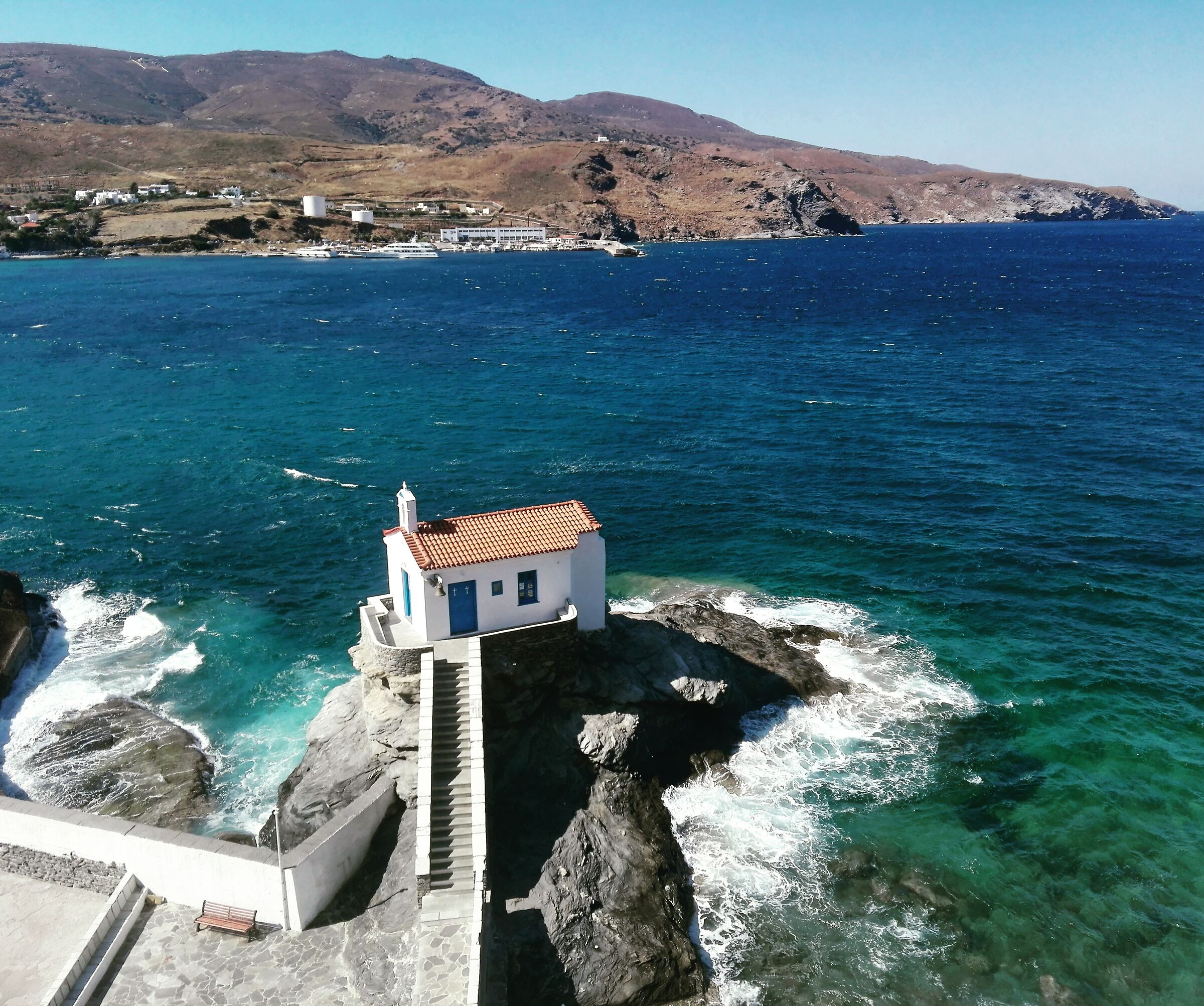 andros chiesa sull'acqua