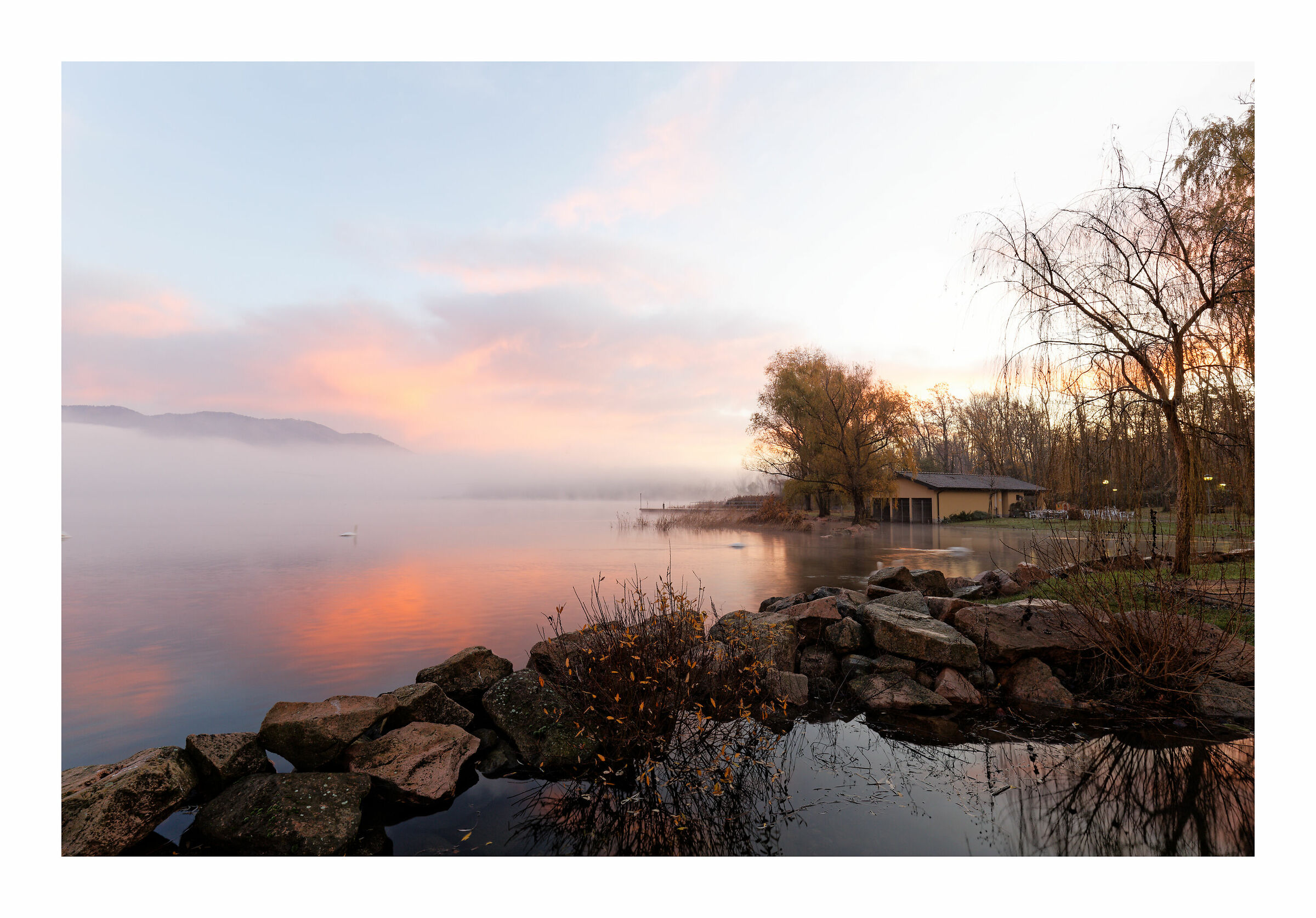 Alba sul Lago di Varese