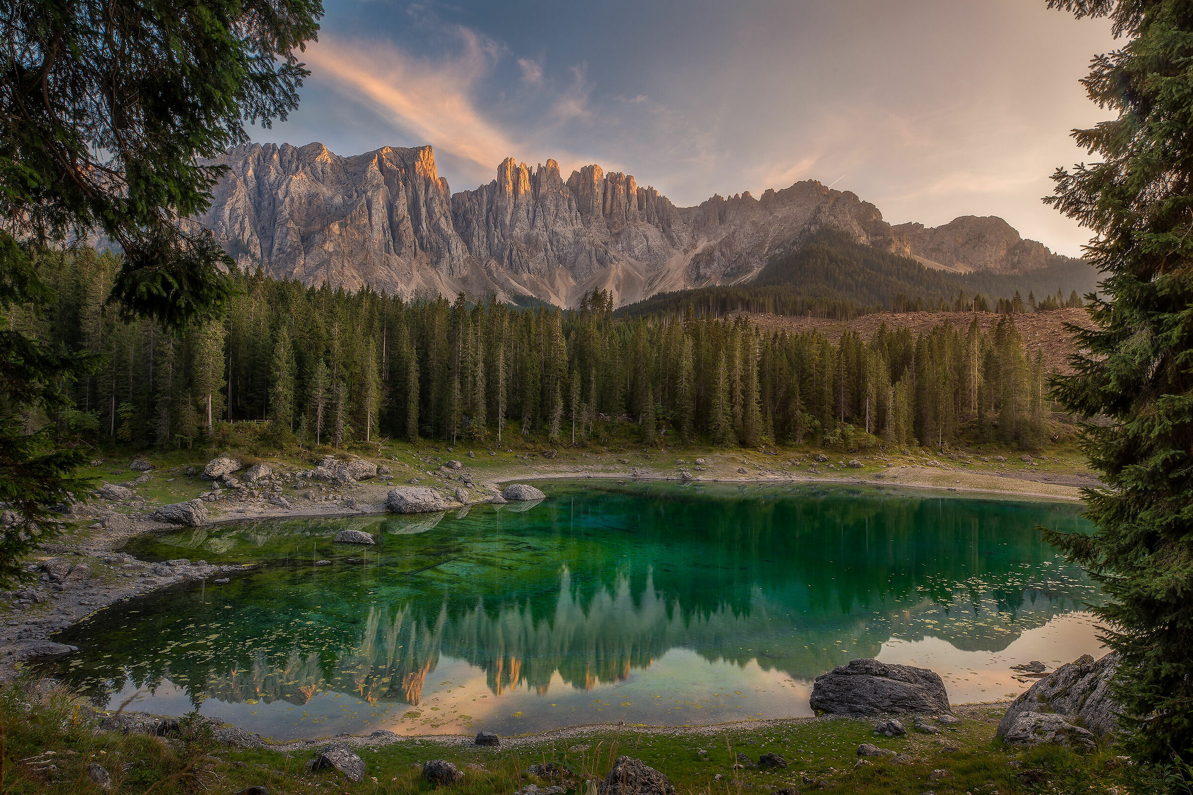 Si apre il sipario sul lago di Carezza