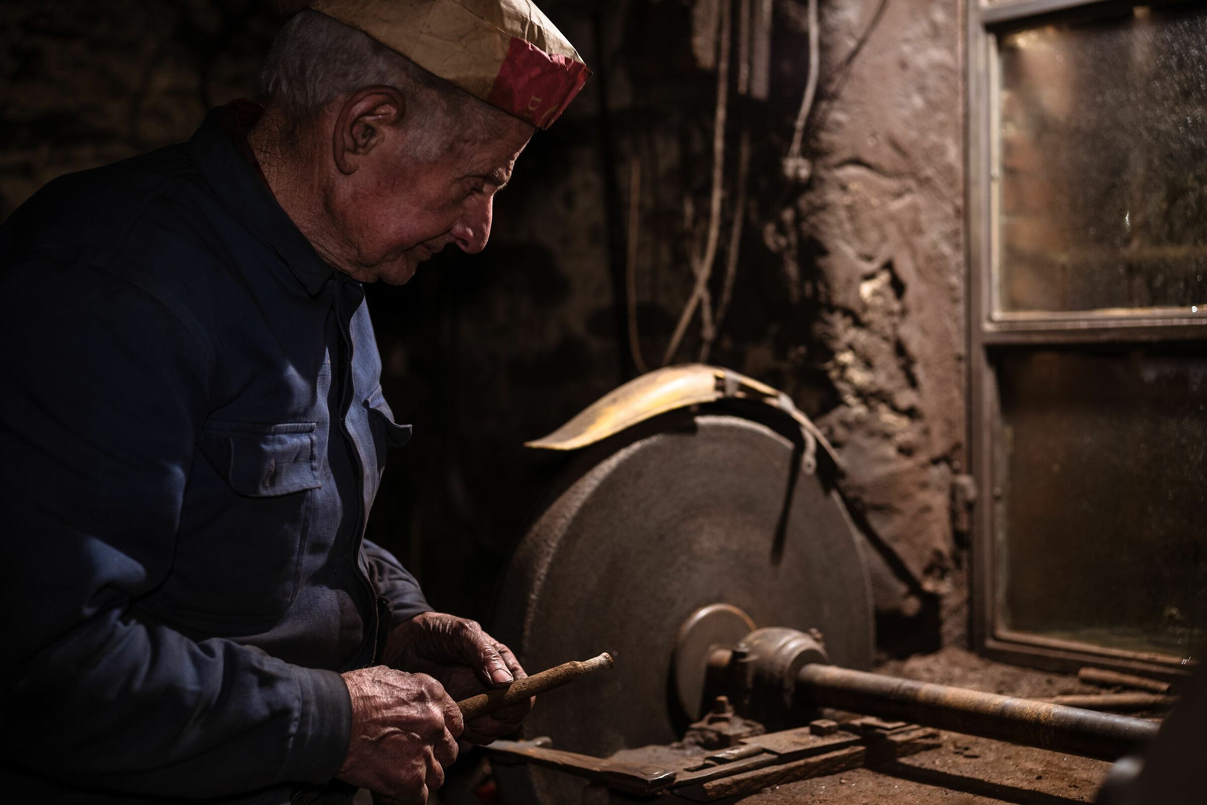 In the evening in the Blacksmith's Shop