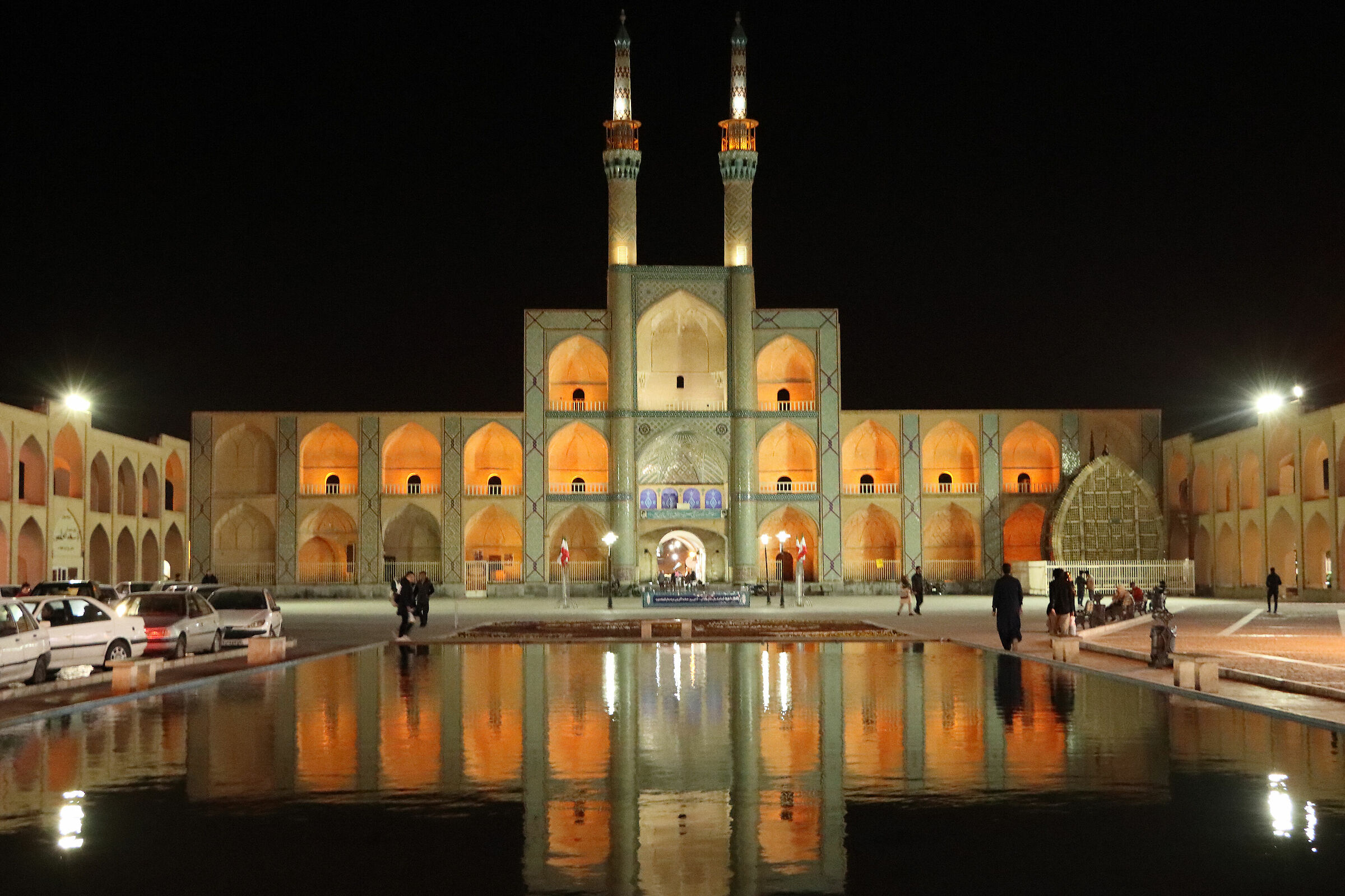 Yazd. la moschea in notturna