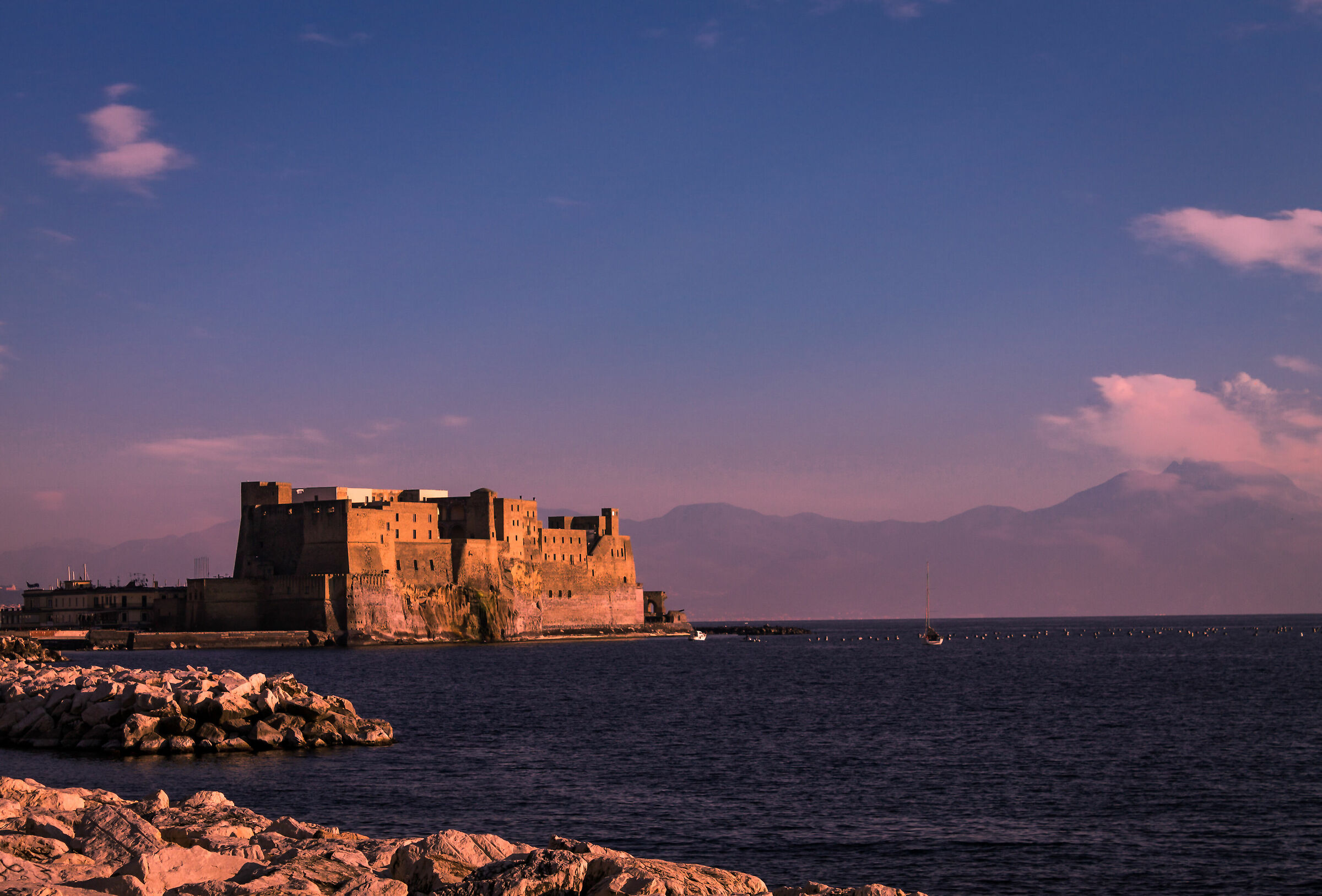 Ultime luci su Castel Dell'Ovo