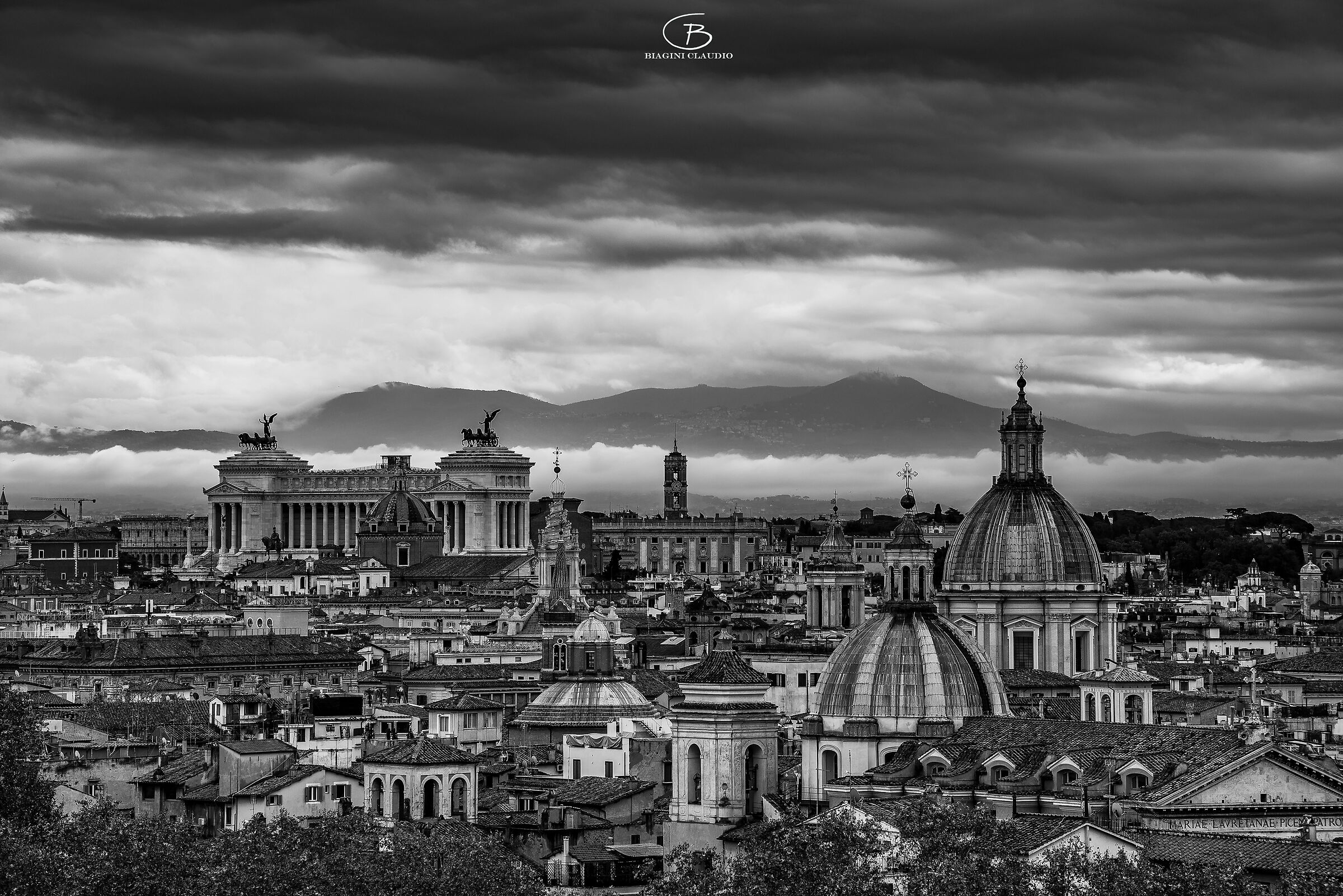 Skyline Rome in black and white