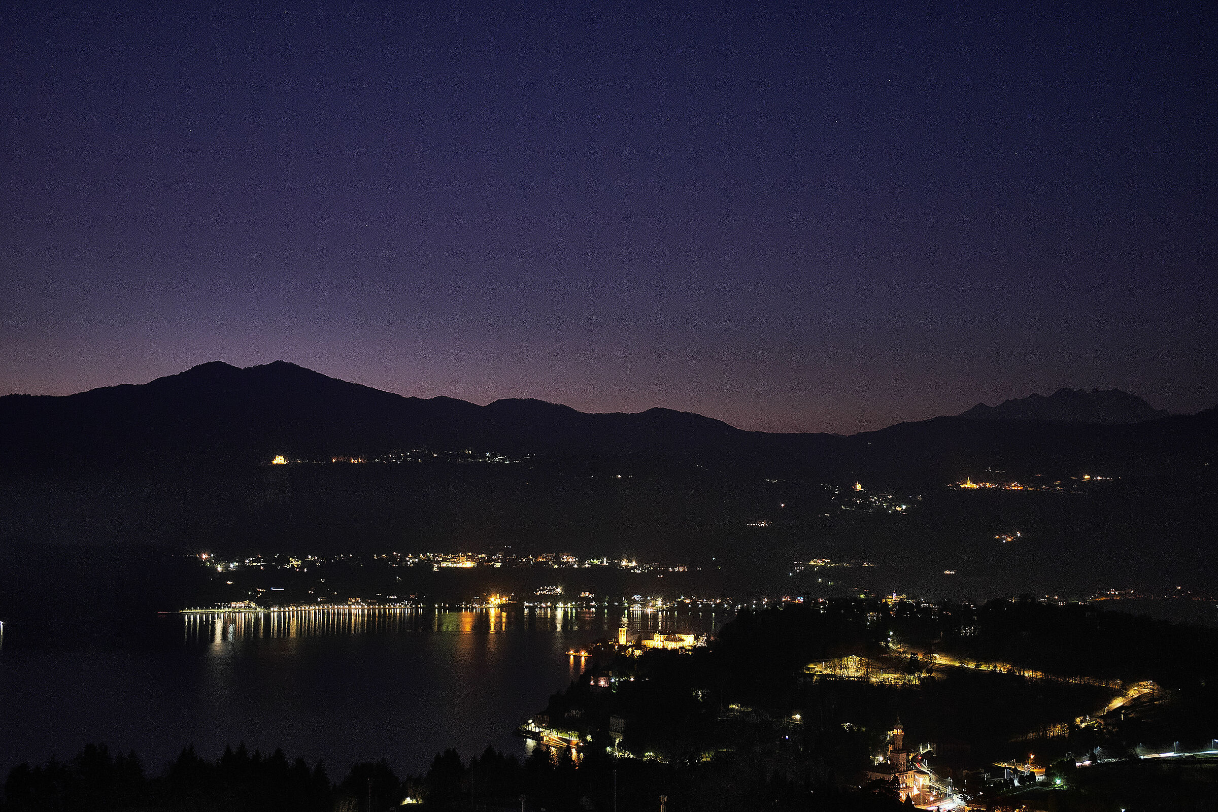 Scendono le tenebre sul lago