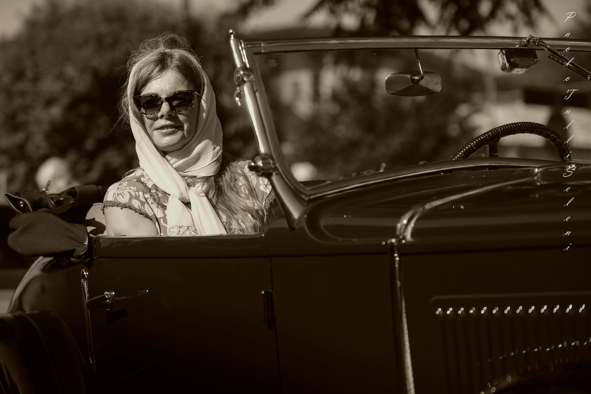 In viaggio auto raduno macchine d'epoca