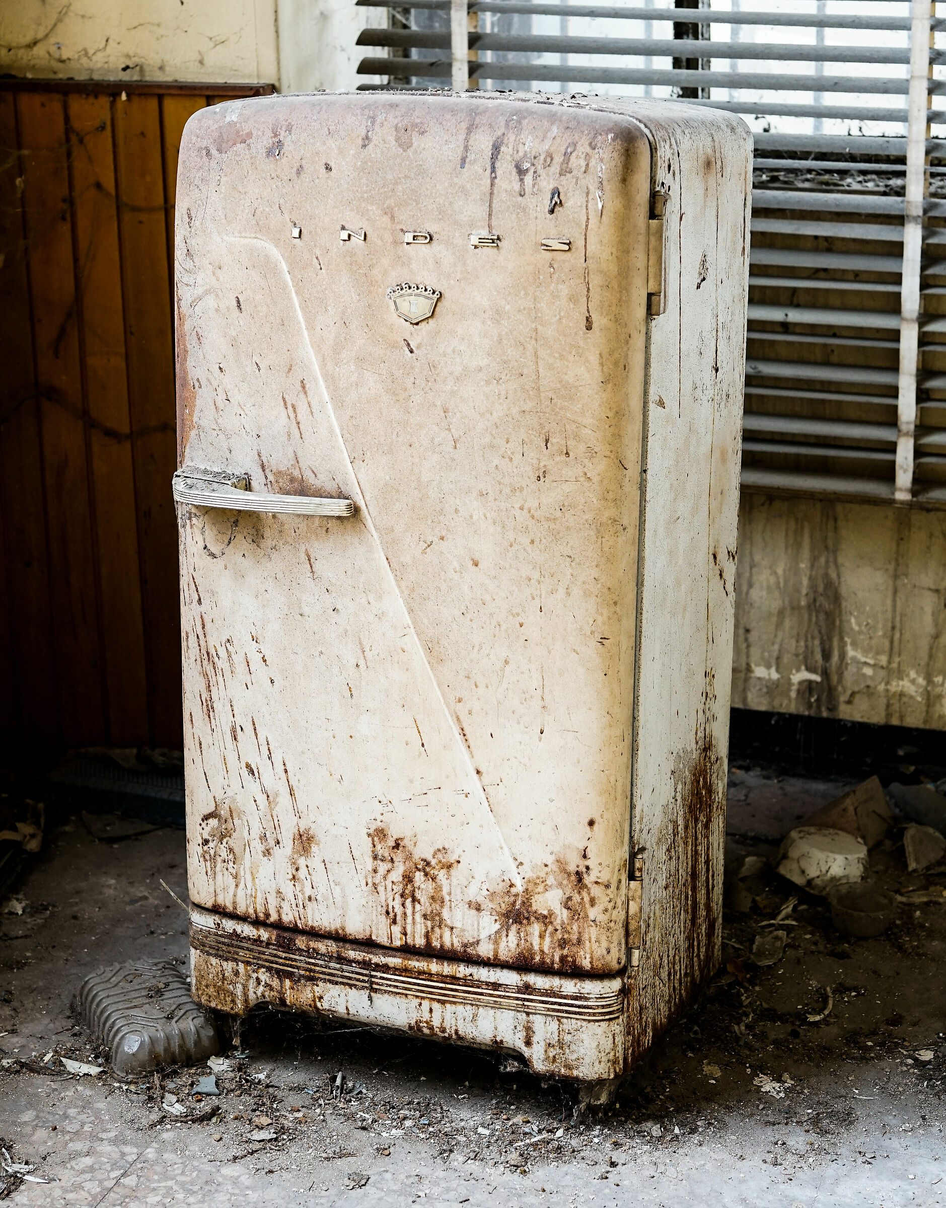 OLD FRIDGE