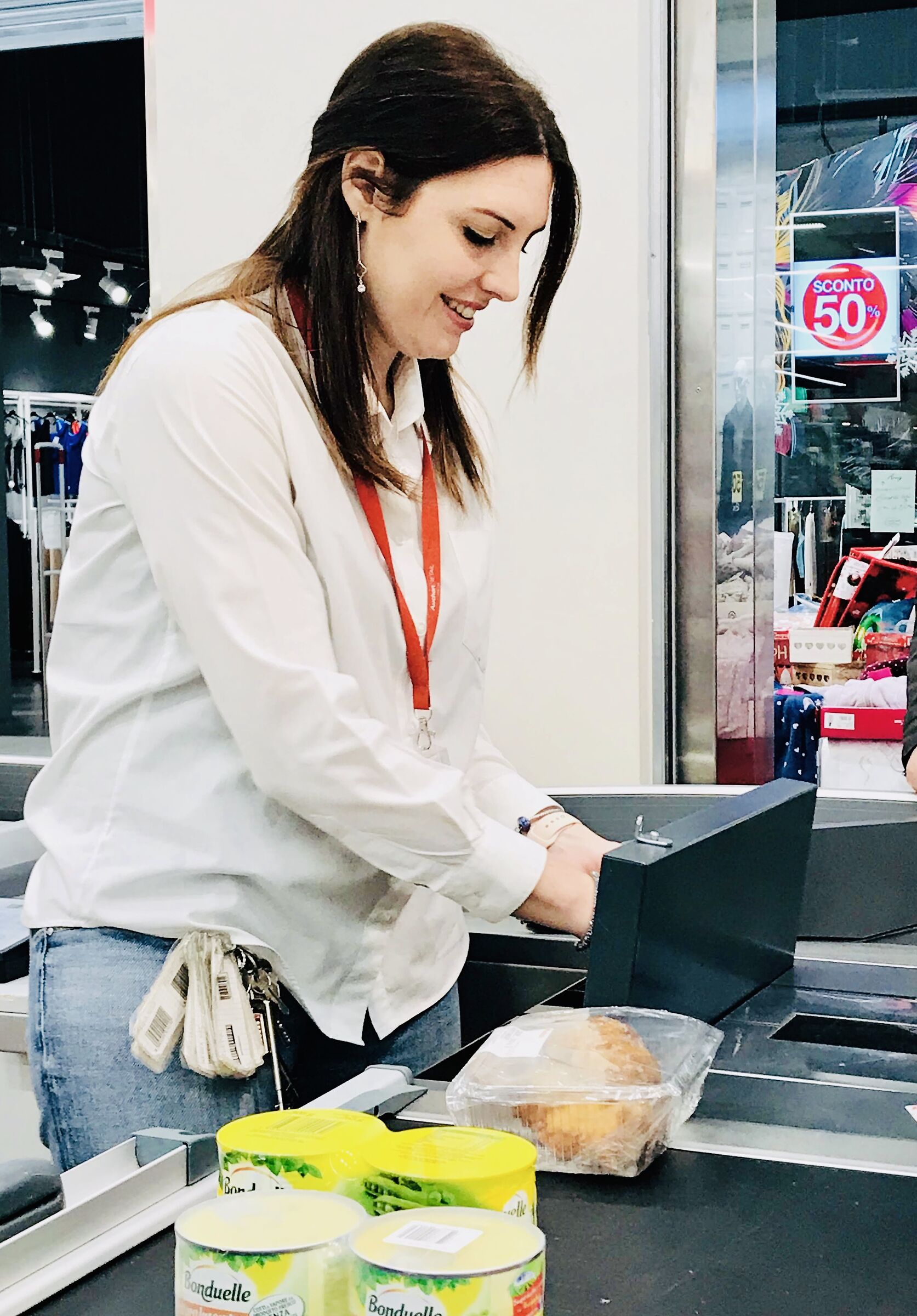 La graziosa e bella capo commessa!