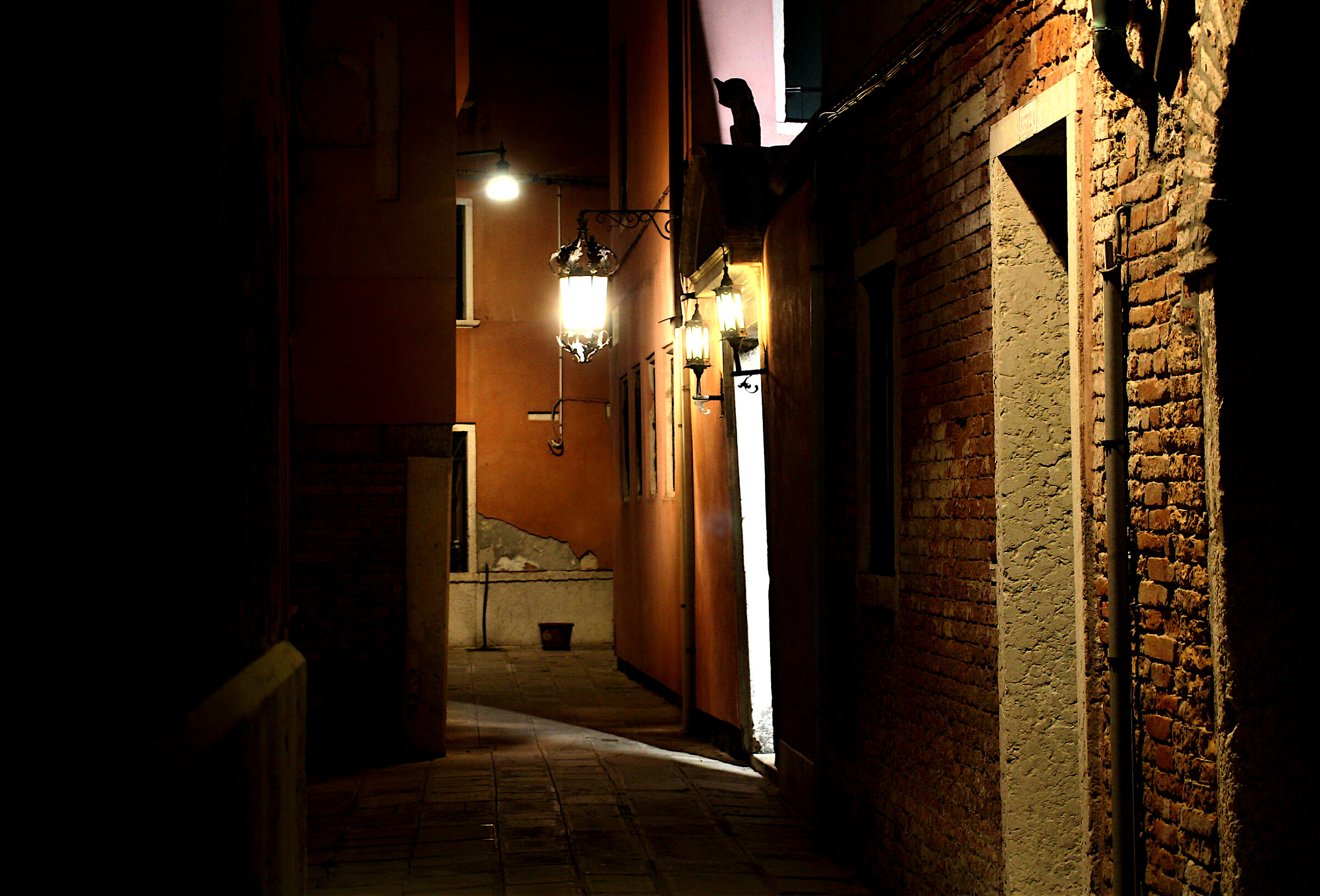Venetian calle .... and its lights