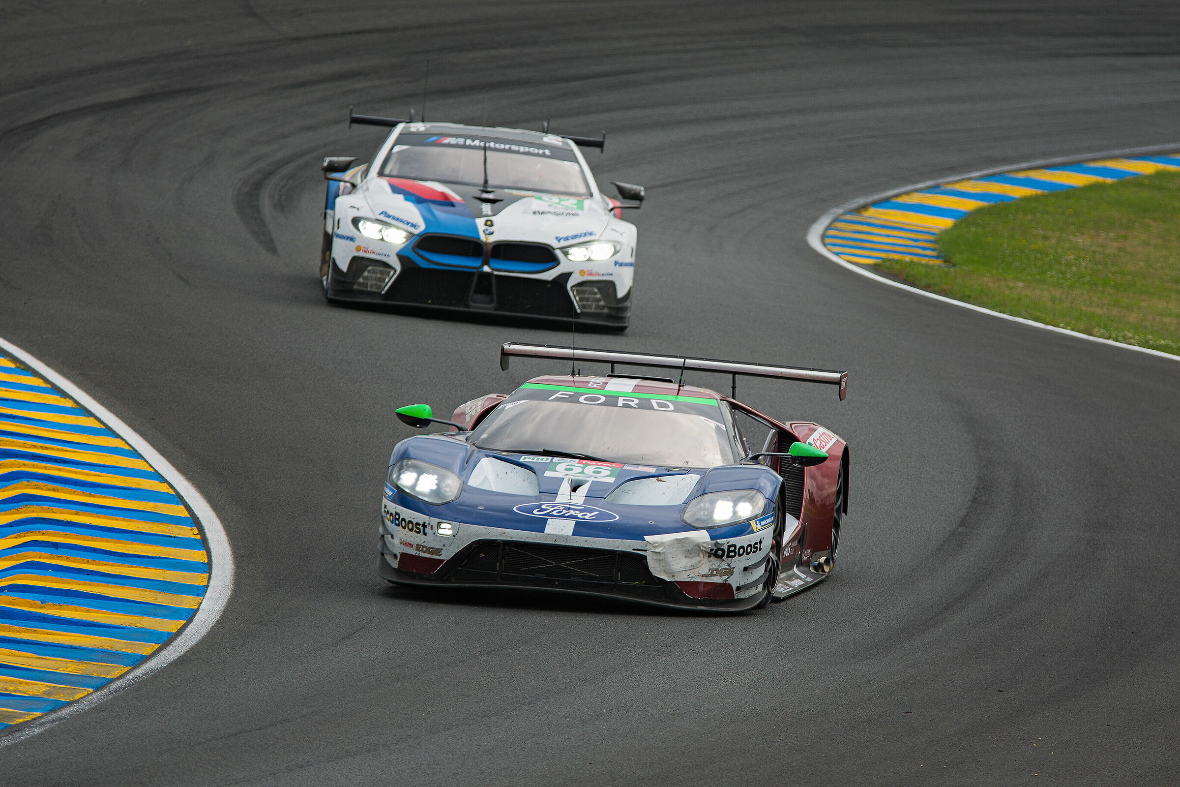 Ford GT #66 on the run