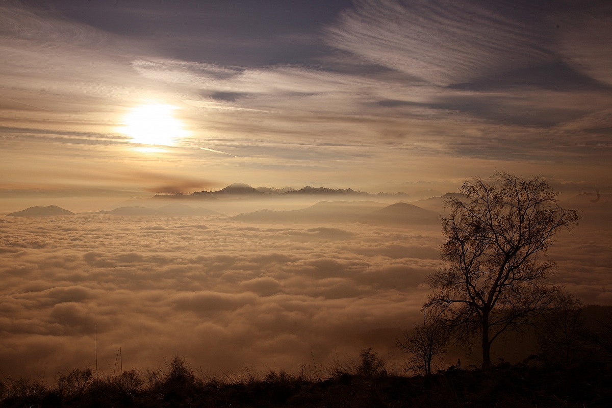 Tramonto al Mottarone, mare di nubi