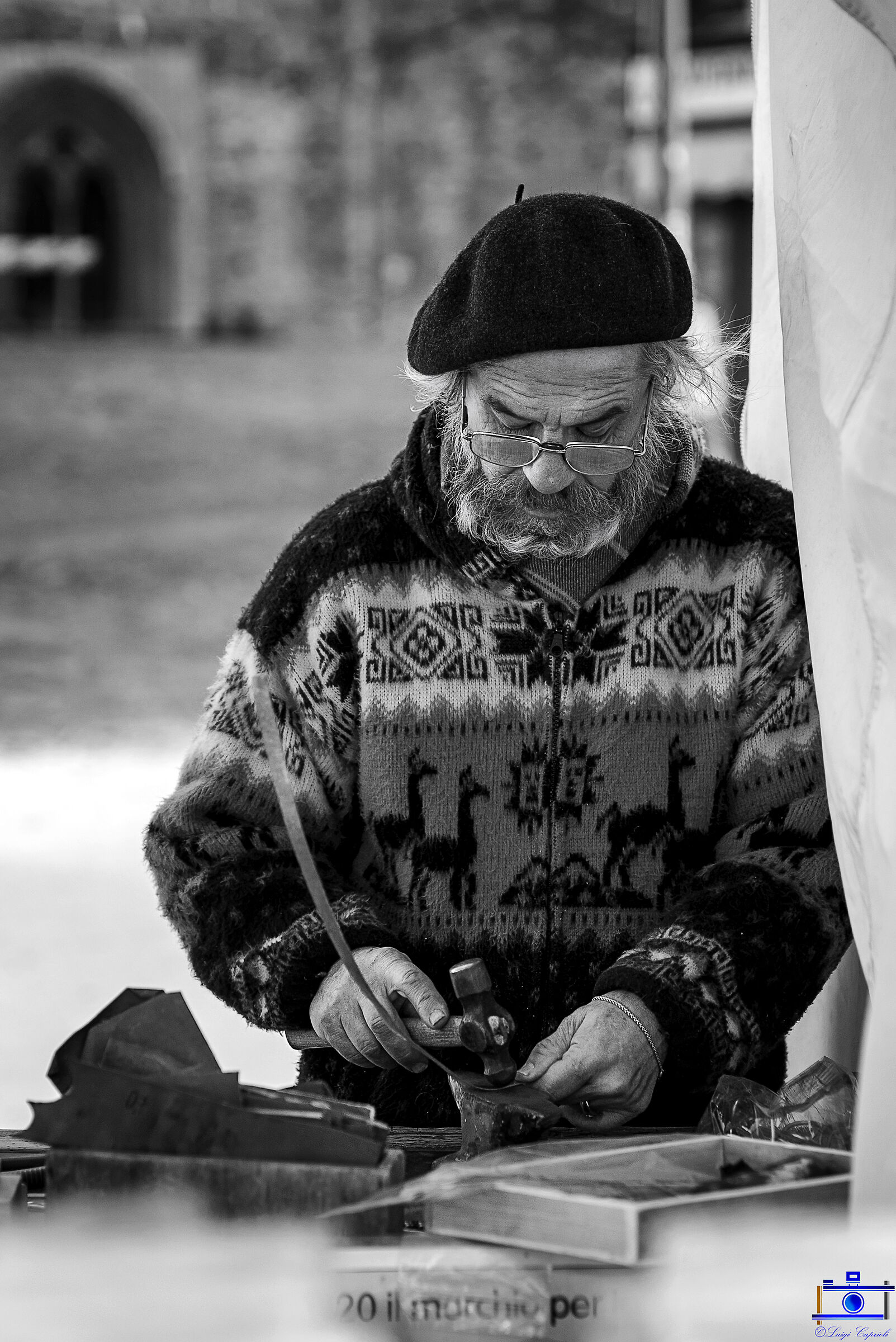 Artigiano alla fiera Oh bej oh bej di Milano