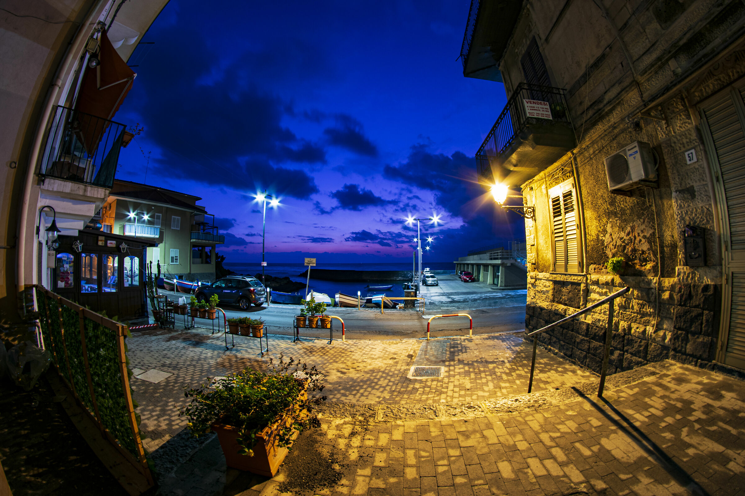 nikon d5300 con Samyang 8 mm F3,5umc fisheye   10s.  F8