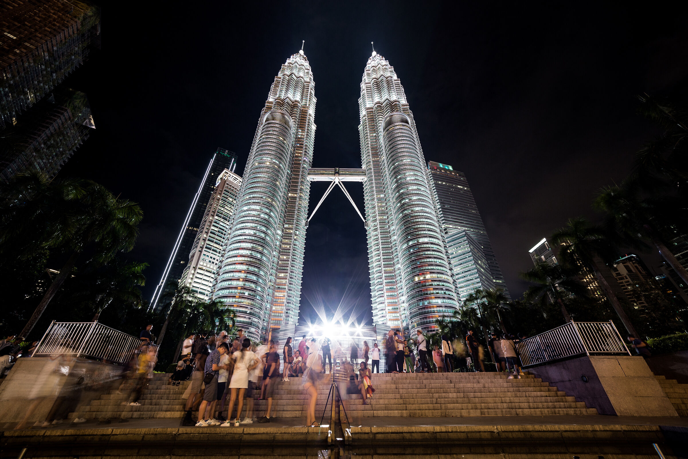 Sotto di loro il caos