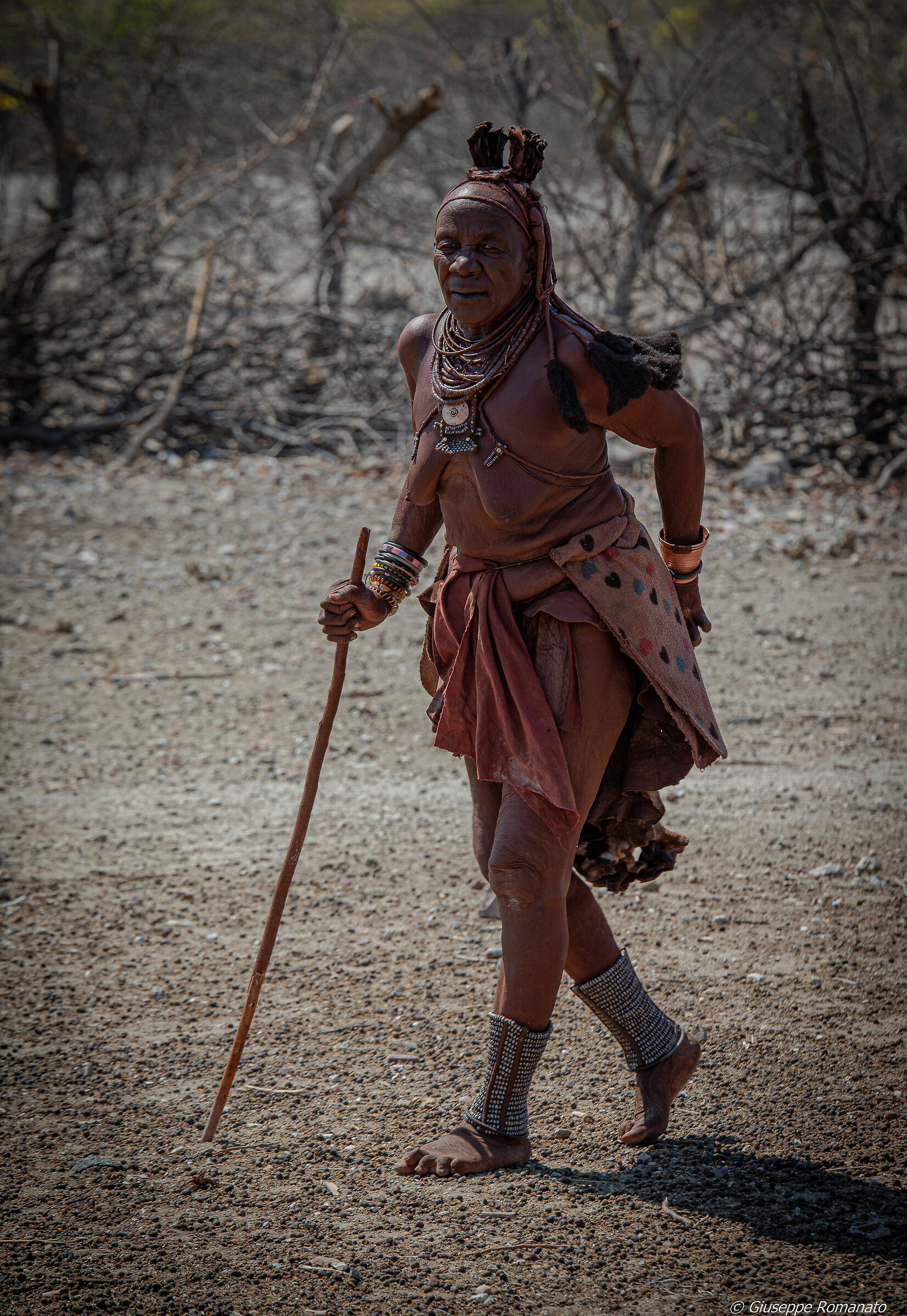 Popolo Himba, matrona del villaggio