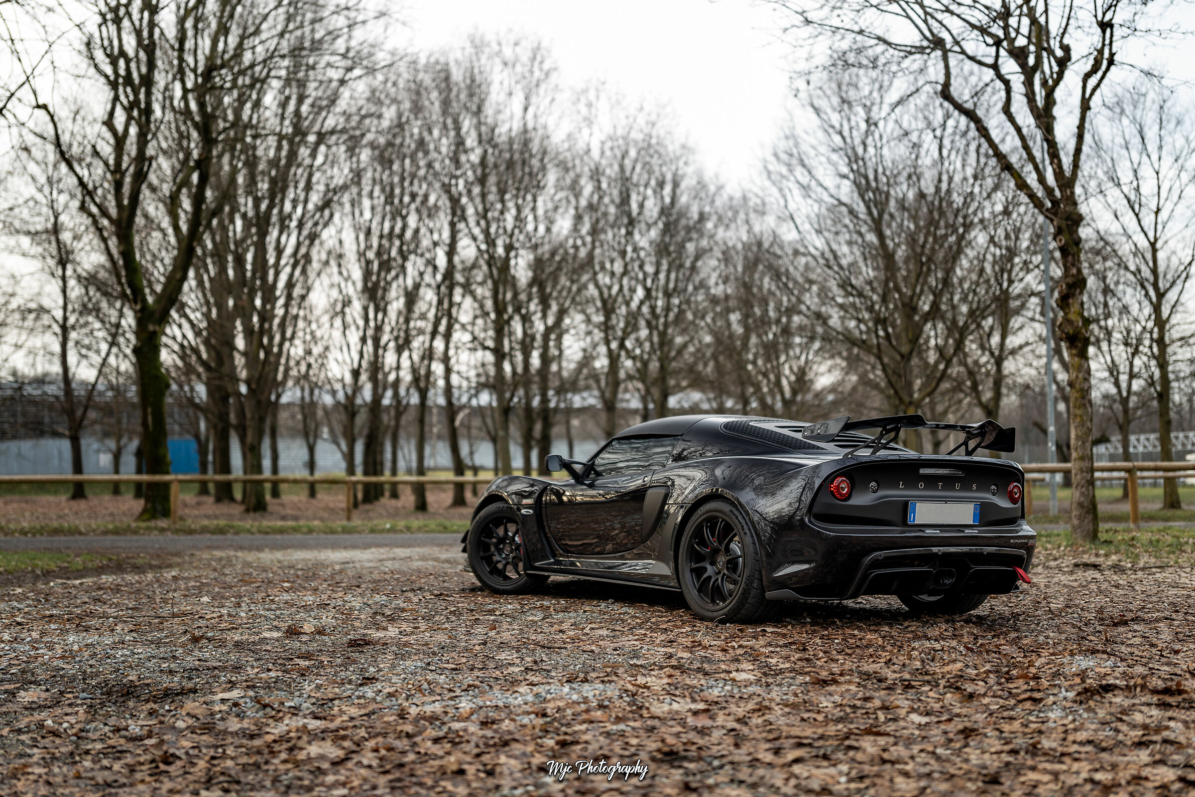 Lotus Exige 380 Sport nel boschetto a Monza