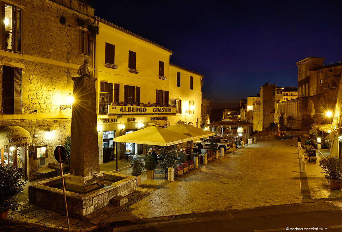Pitigliano, Piazza Petruccioli