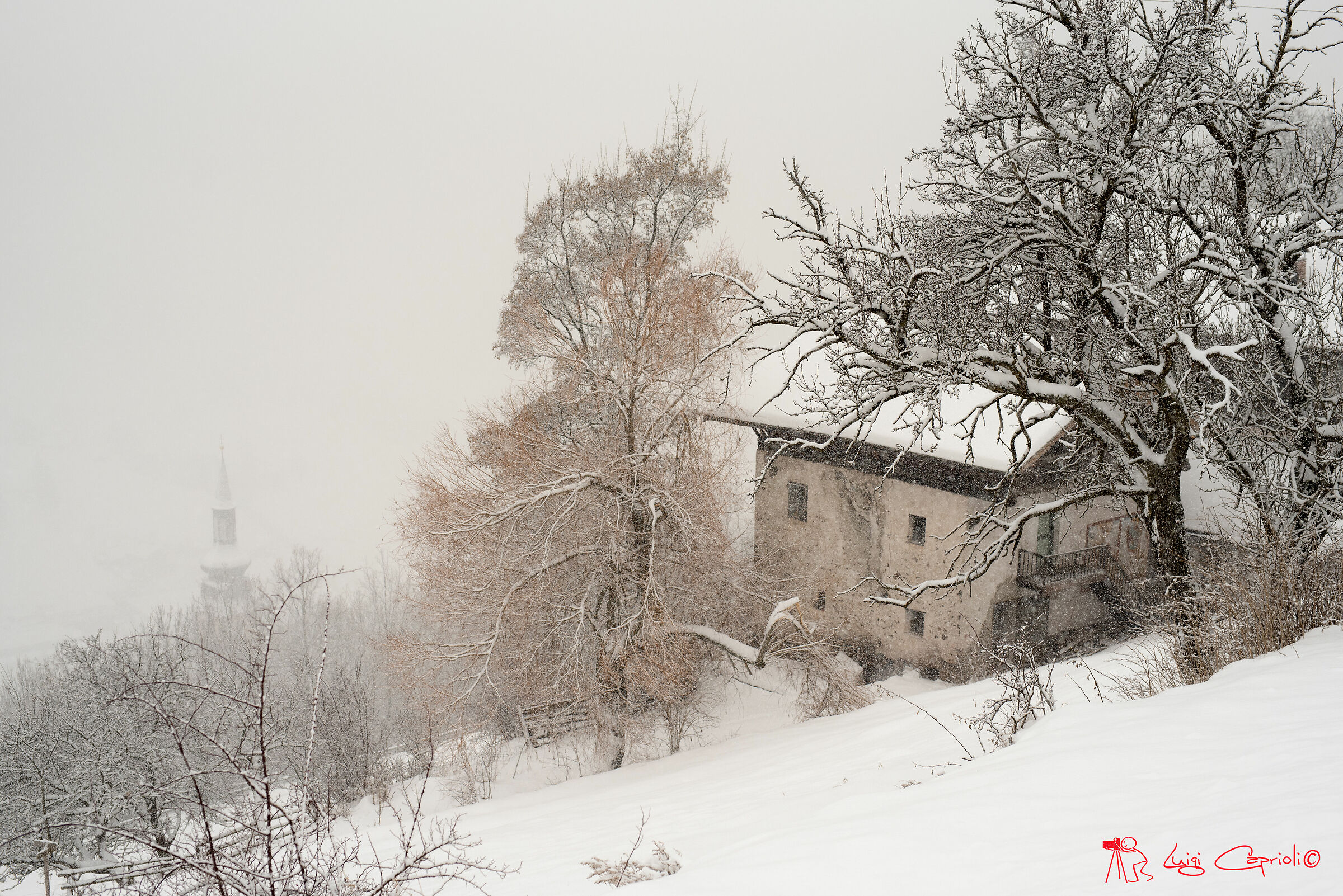 Sotto la neve in Val di Funes