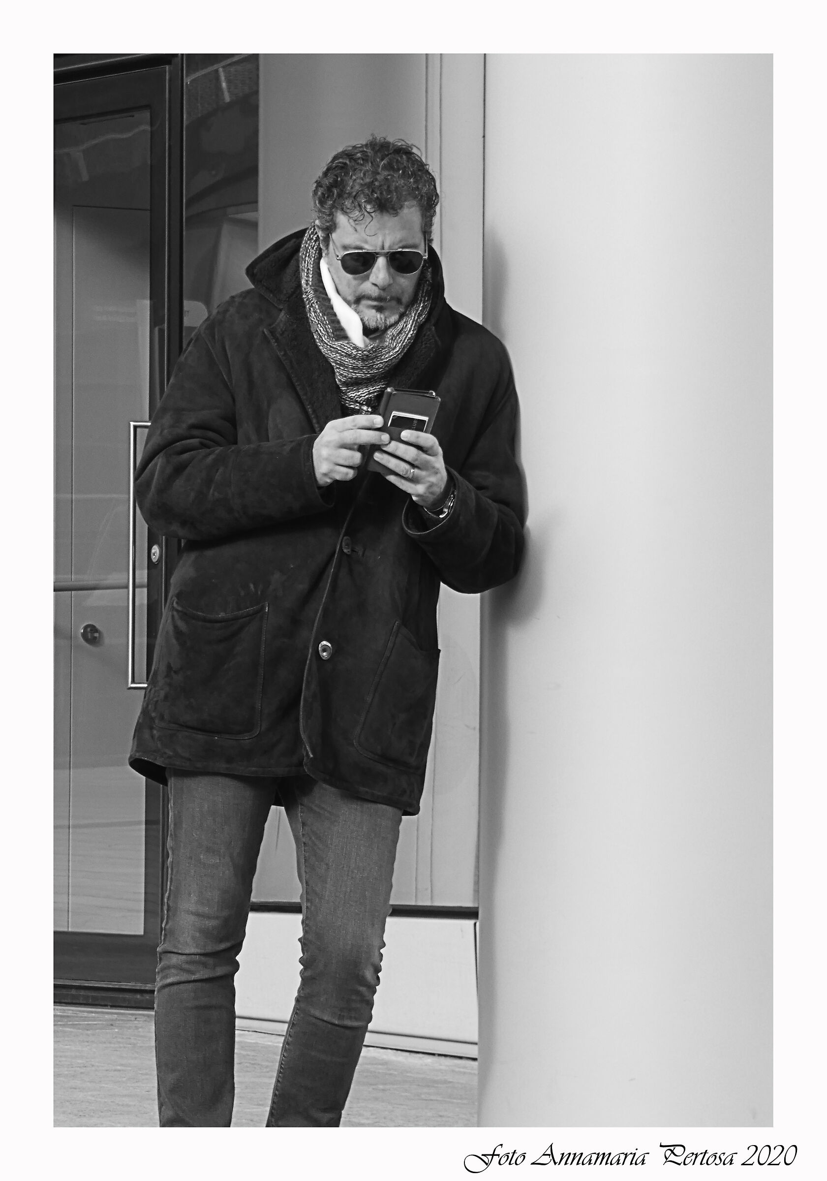 IWho knows what my smartphone tells me?