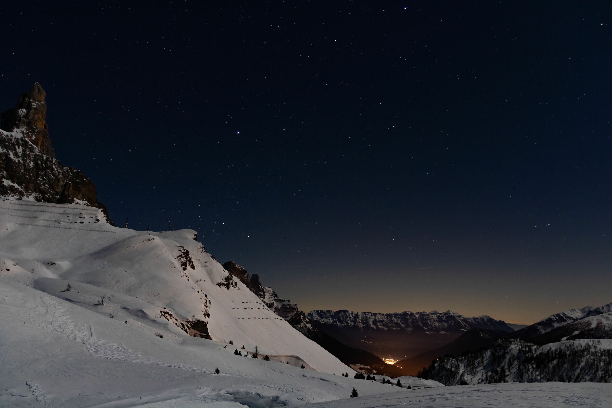 The shovels in front of St. Martin