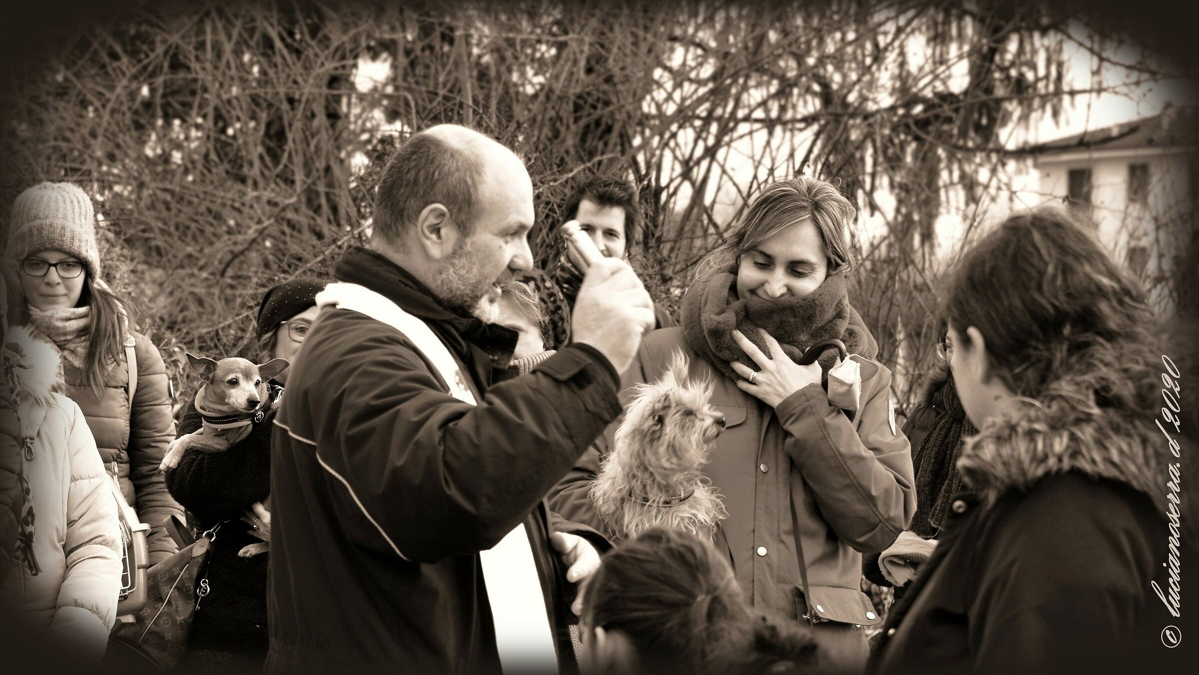 Don Eugenio Faggioli impartisce la Benedizione