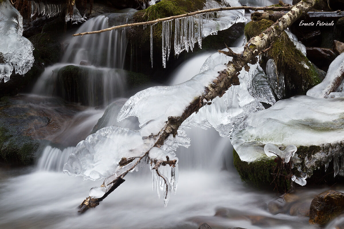 Ice shapes and aqua games b