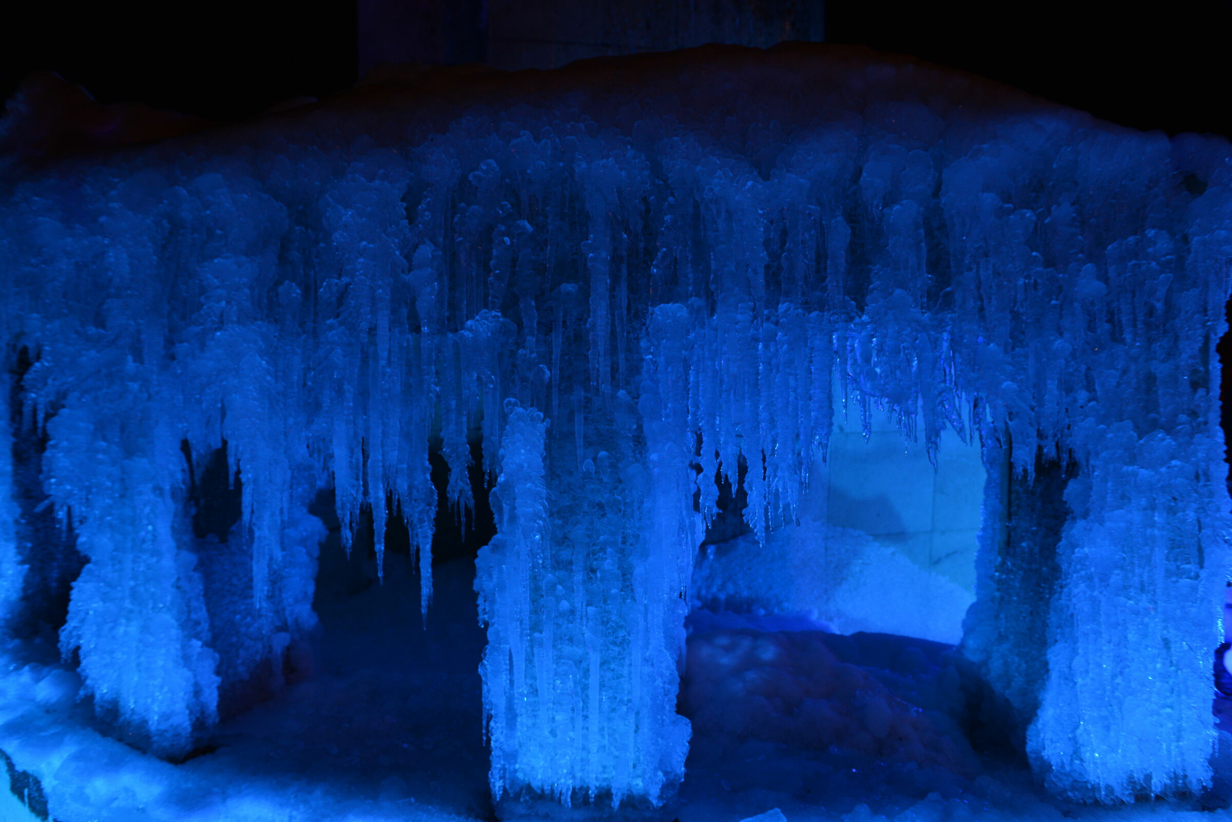 Frozen Castle... the fountain lu,