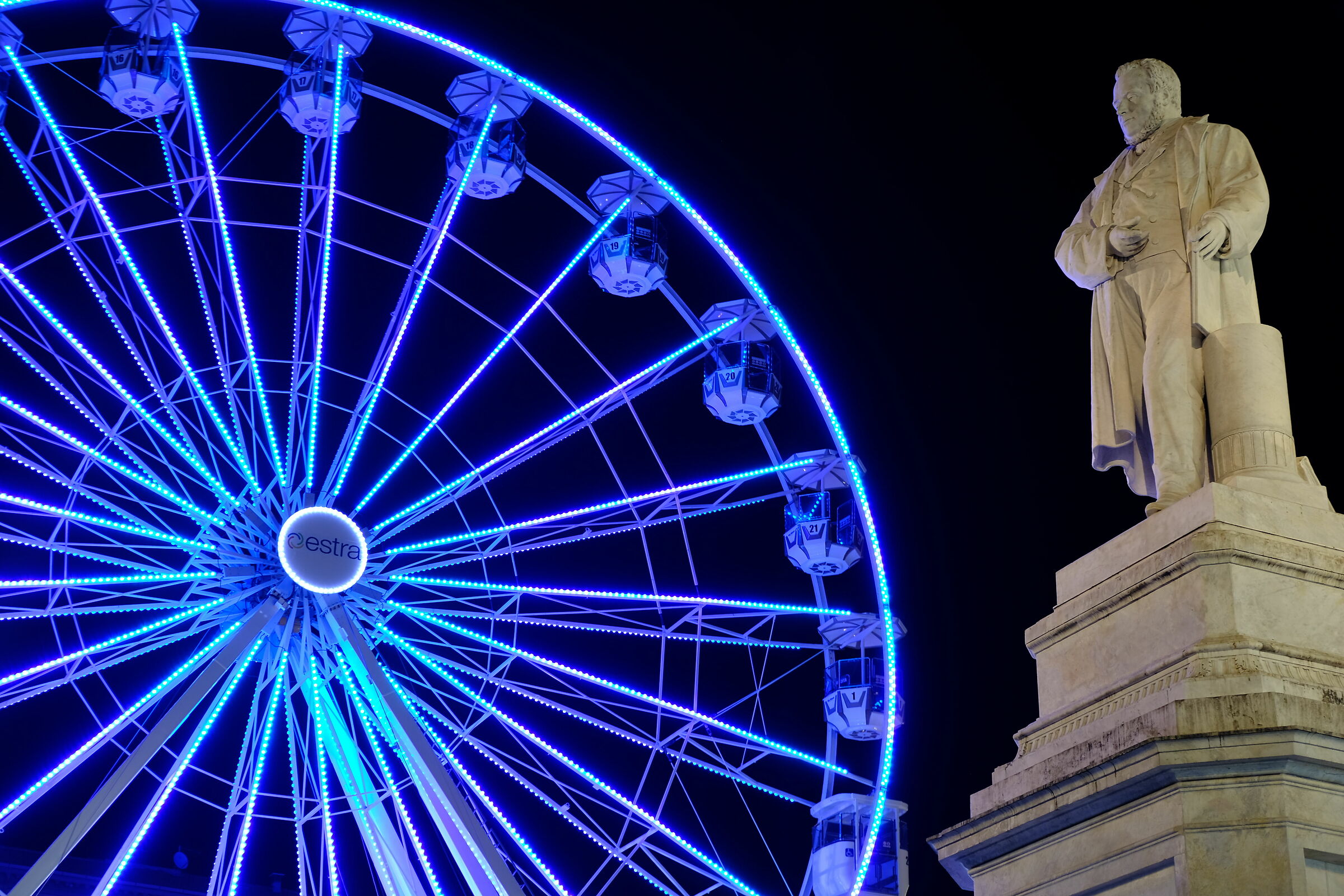 PIAZZA CAVUOR - ANCONA