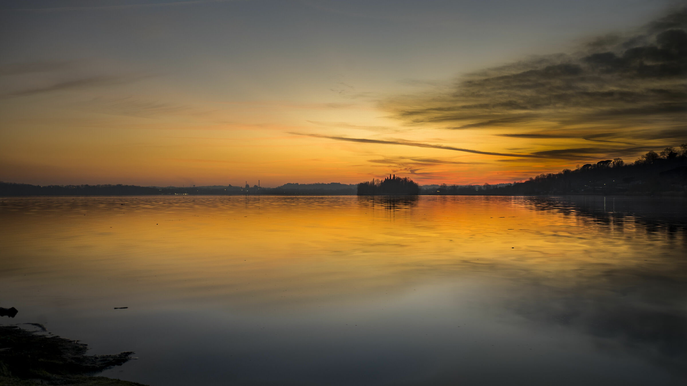 Lake Pusiano, sunset