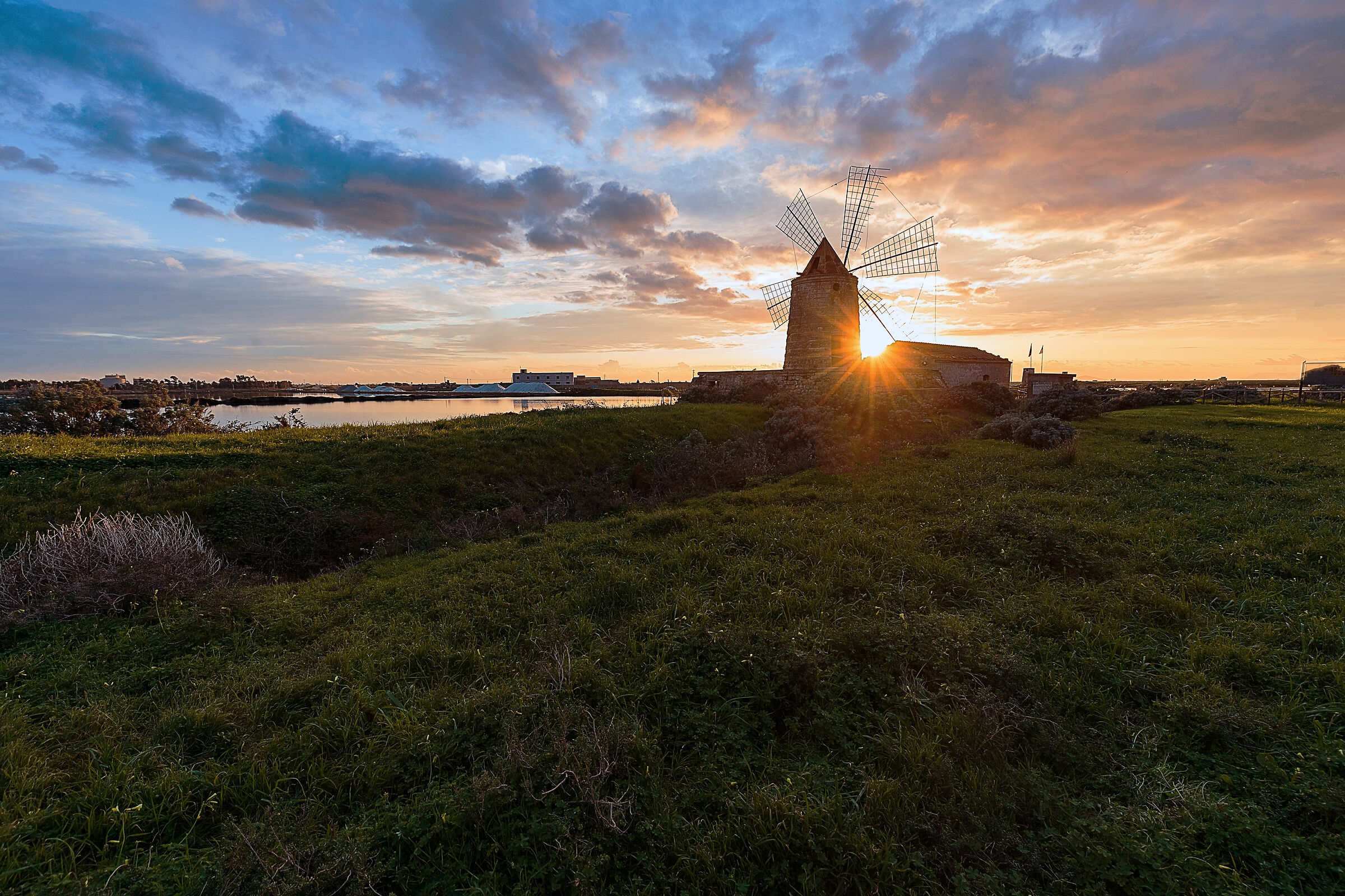 Tramonto sulle saline