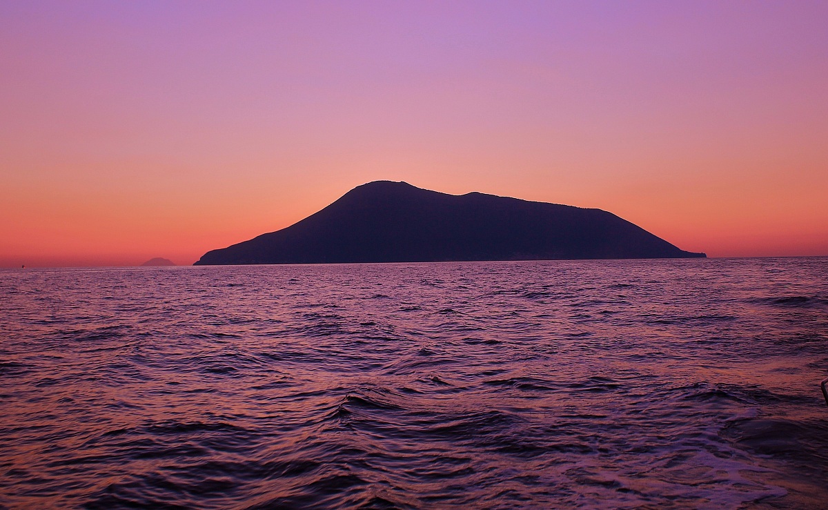 Salina oltre il tramonto