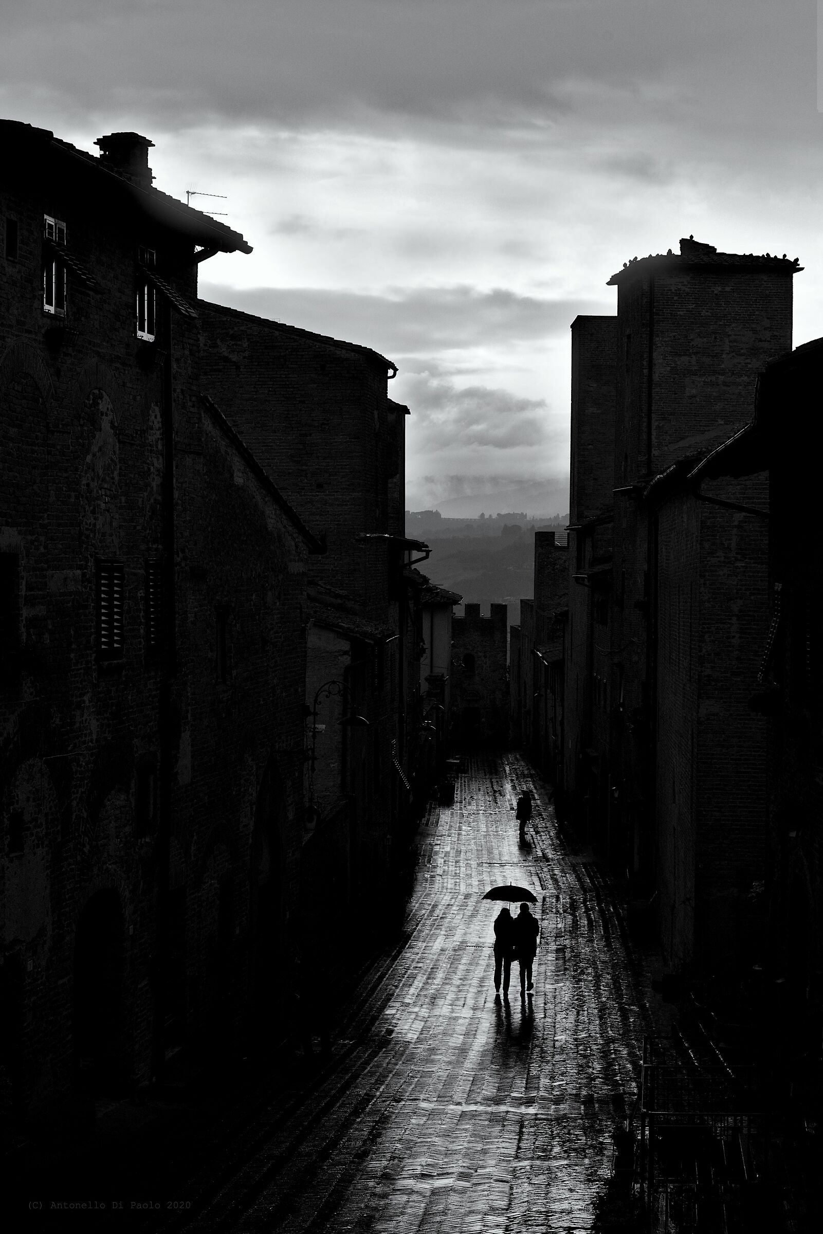 In the rain to the light