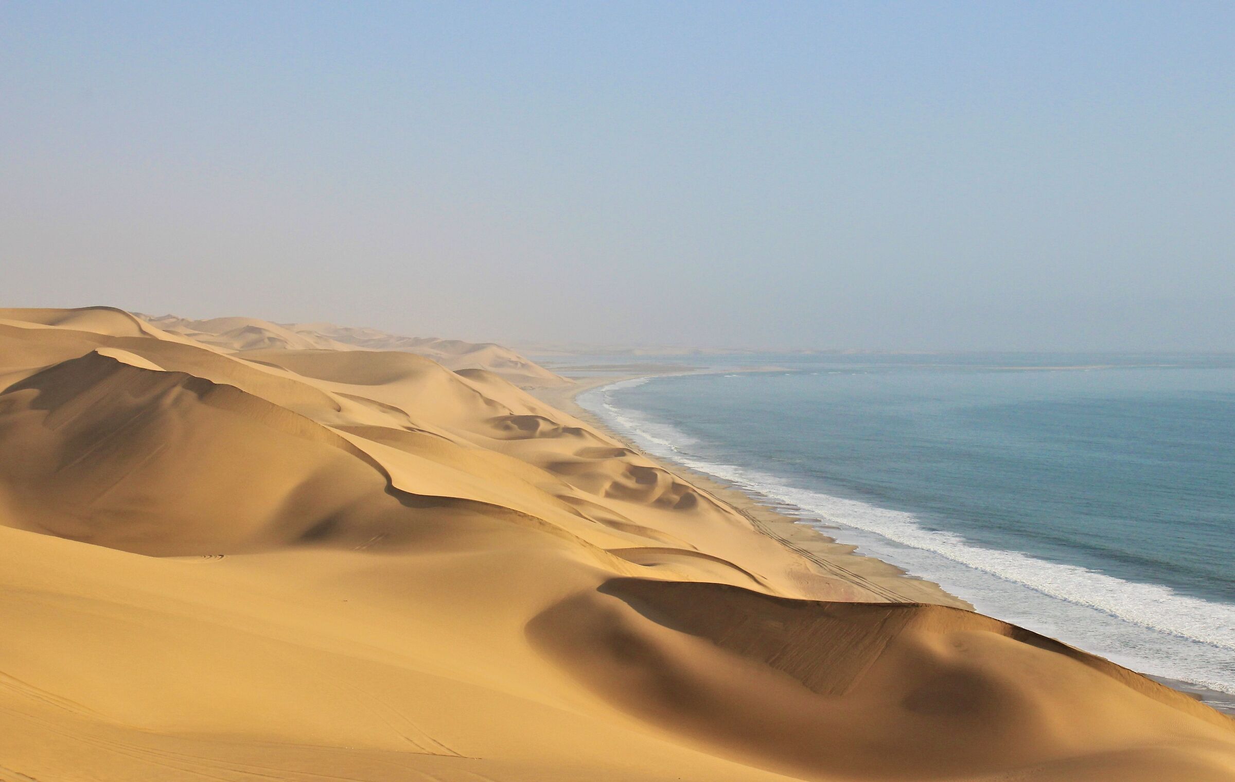 li dove il deserto abbraccia l'Oceano