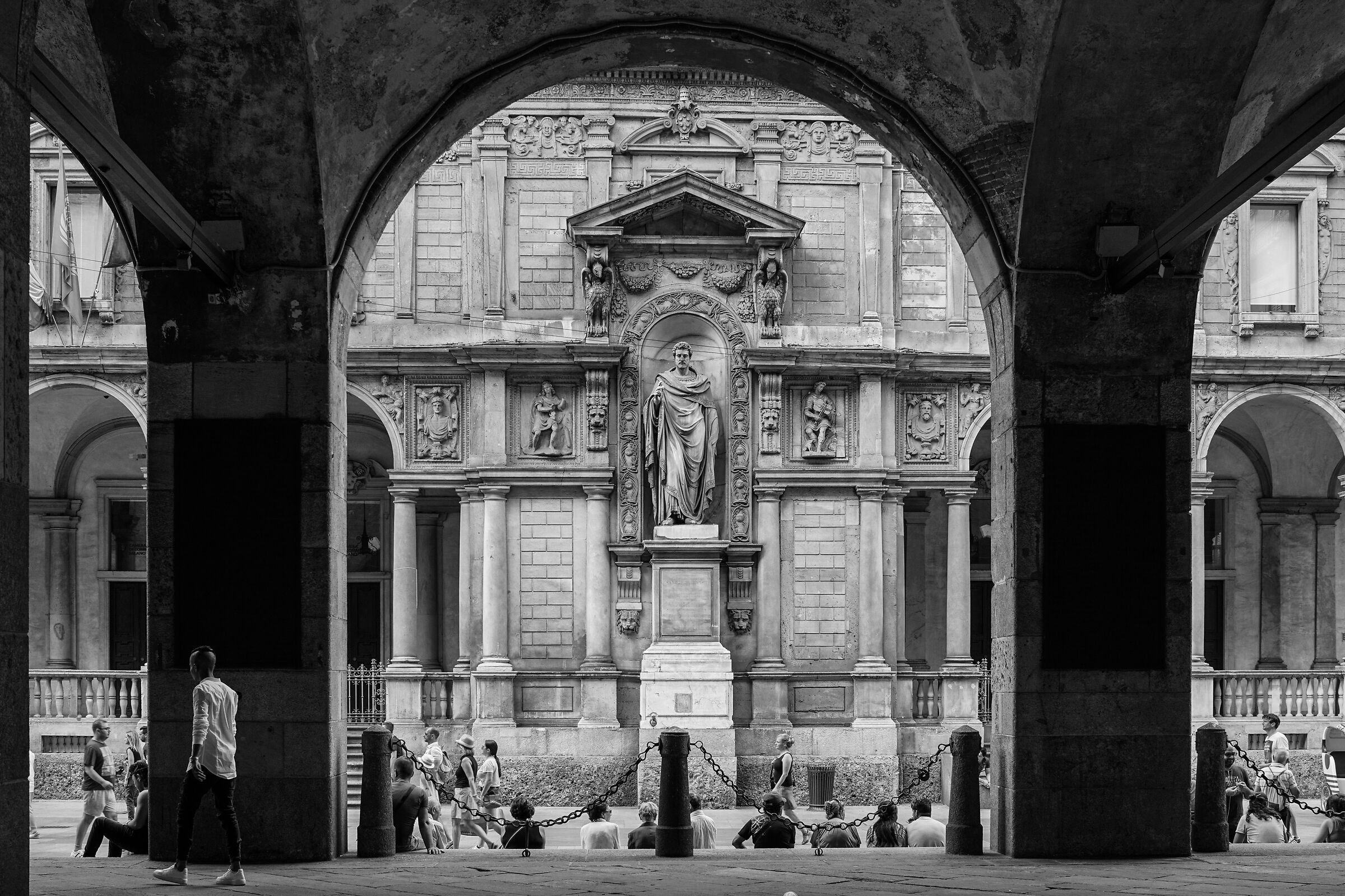 Piazza dei Mercanti. Palazzo dei Giureconsulti - 1